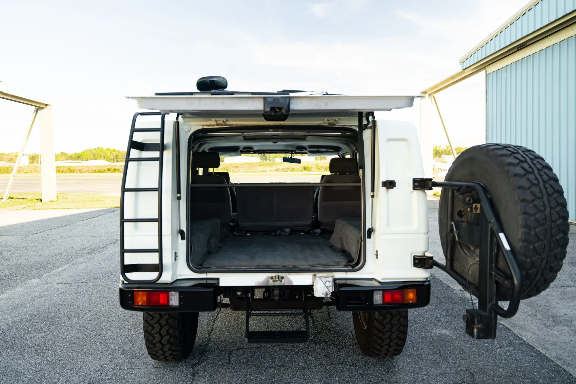 Xe Toyota không phải ai cũng biết: Trông như Hummer, ăn dầu như uống nước lã nhưng được săn lùng gắt gao - Ảnh 28