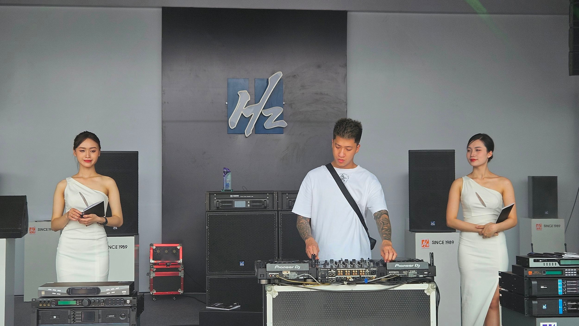 Nghỉ lễ chưa biết đi đâu, tới ngay Plase Show 2024 để trải nghiệm ‘bữa tiệc’ âm thanh ánh sáng đỉnh cao - Ảnh 10