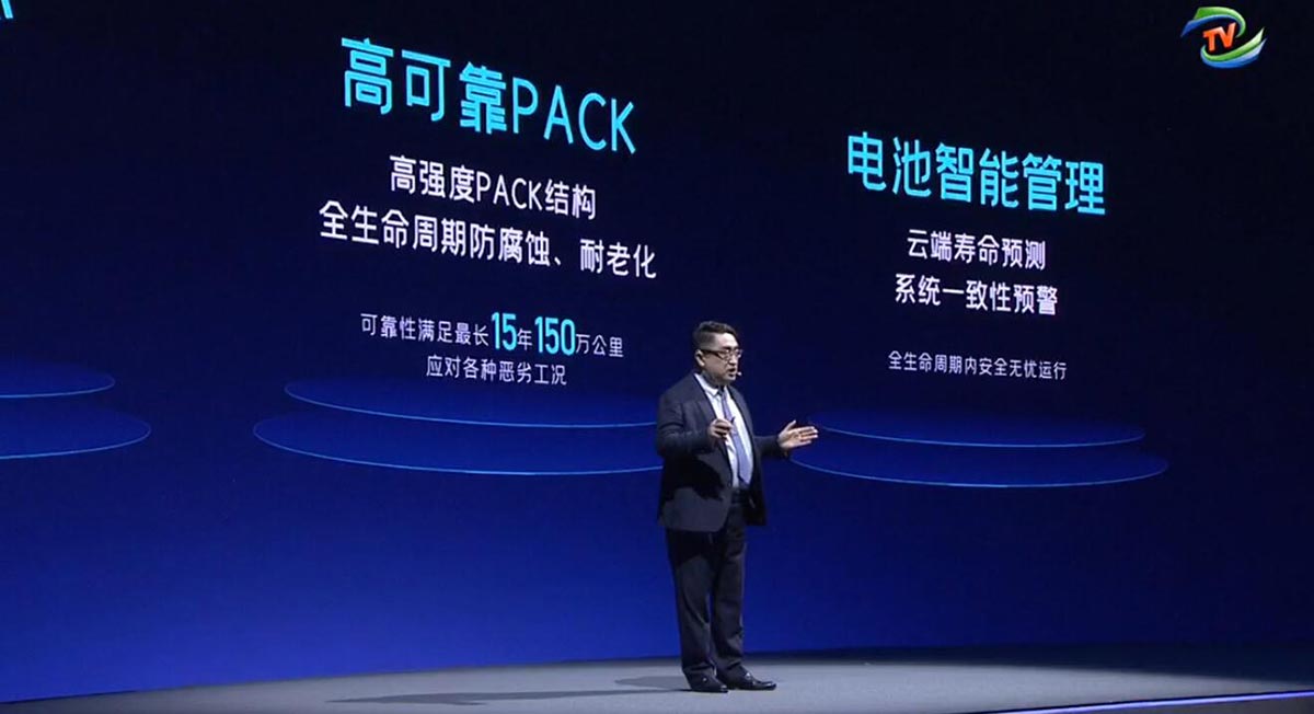 Đối tác VinFast làm điều chưa từng có: Đi được 37 vòng Trái Đất, sạc 1000 lần chai pin 0% - Ảnh 1