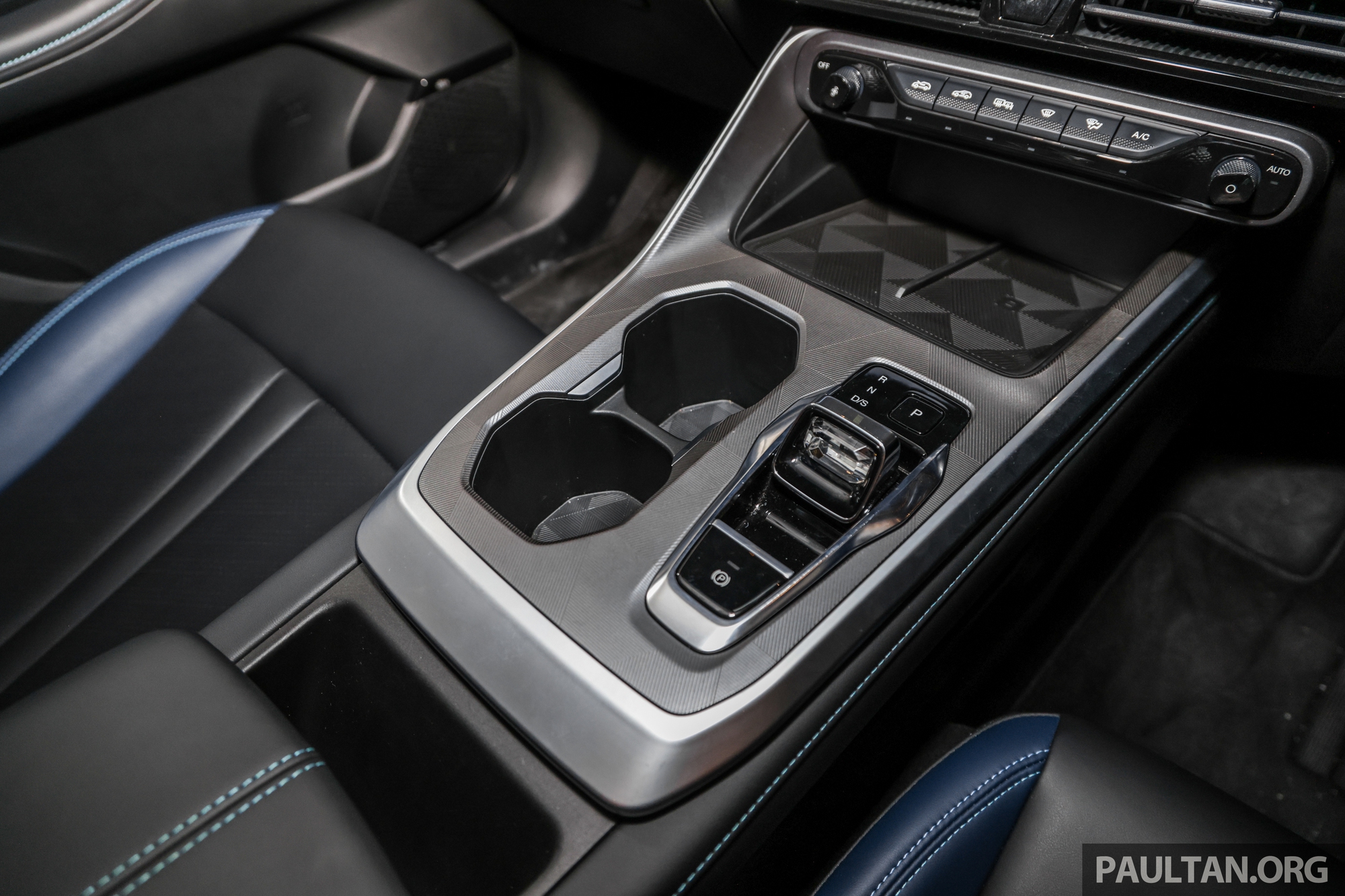 GAC GS3 Emzoom - Xe Trung Quốc sắp vào Việt Nam, cùng cỡ Toyota Corolla Cross, nhập Malaysia lợi thuế - Ảnh 9