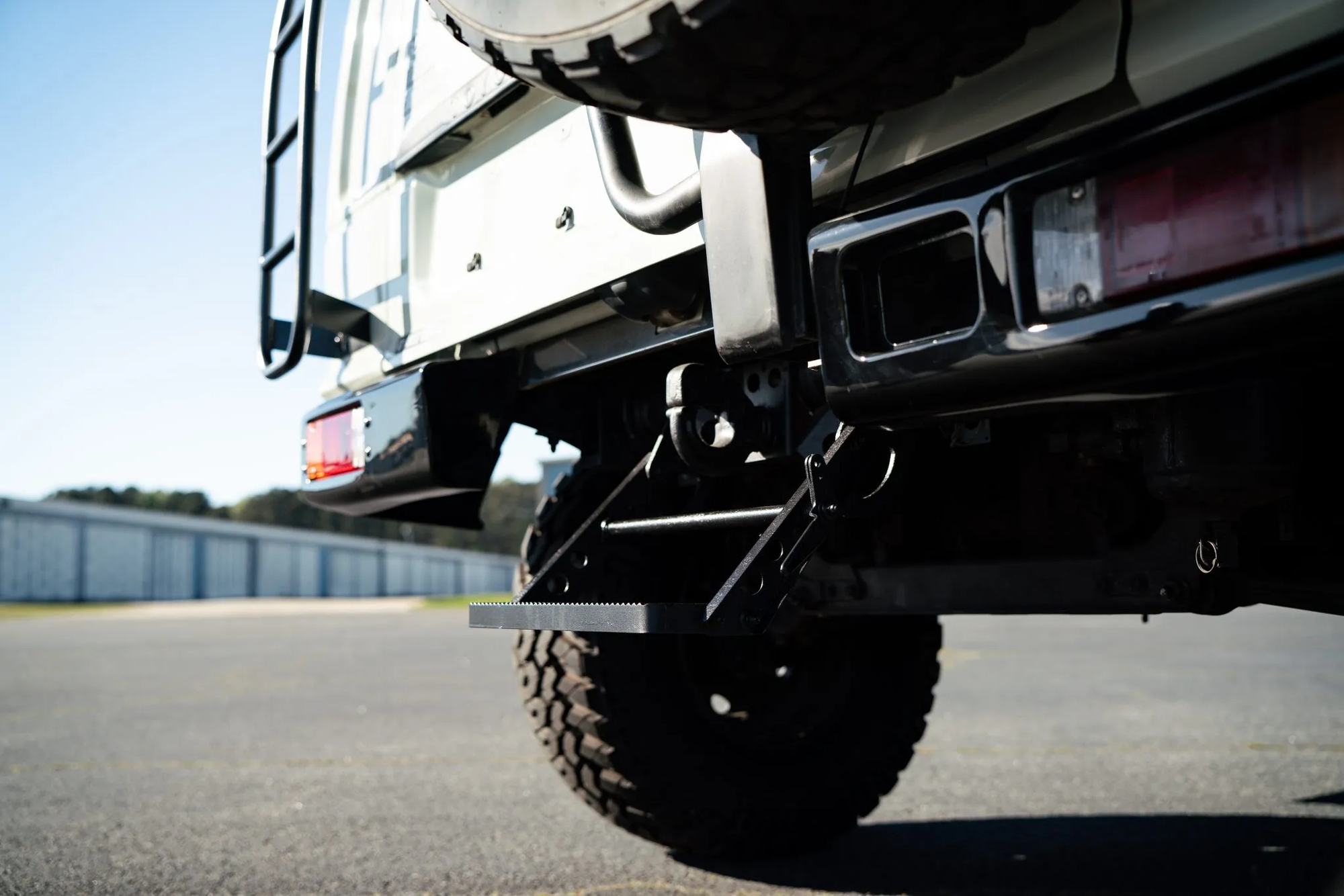 Xe Toyota không phải ai cũng biết: Trông như Hummer, ăn dầu như uống nước lã nhưng được săn lùng gắt gao - Ảnh 19