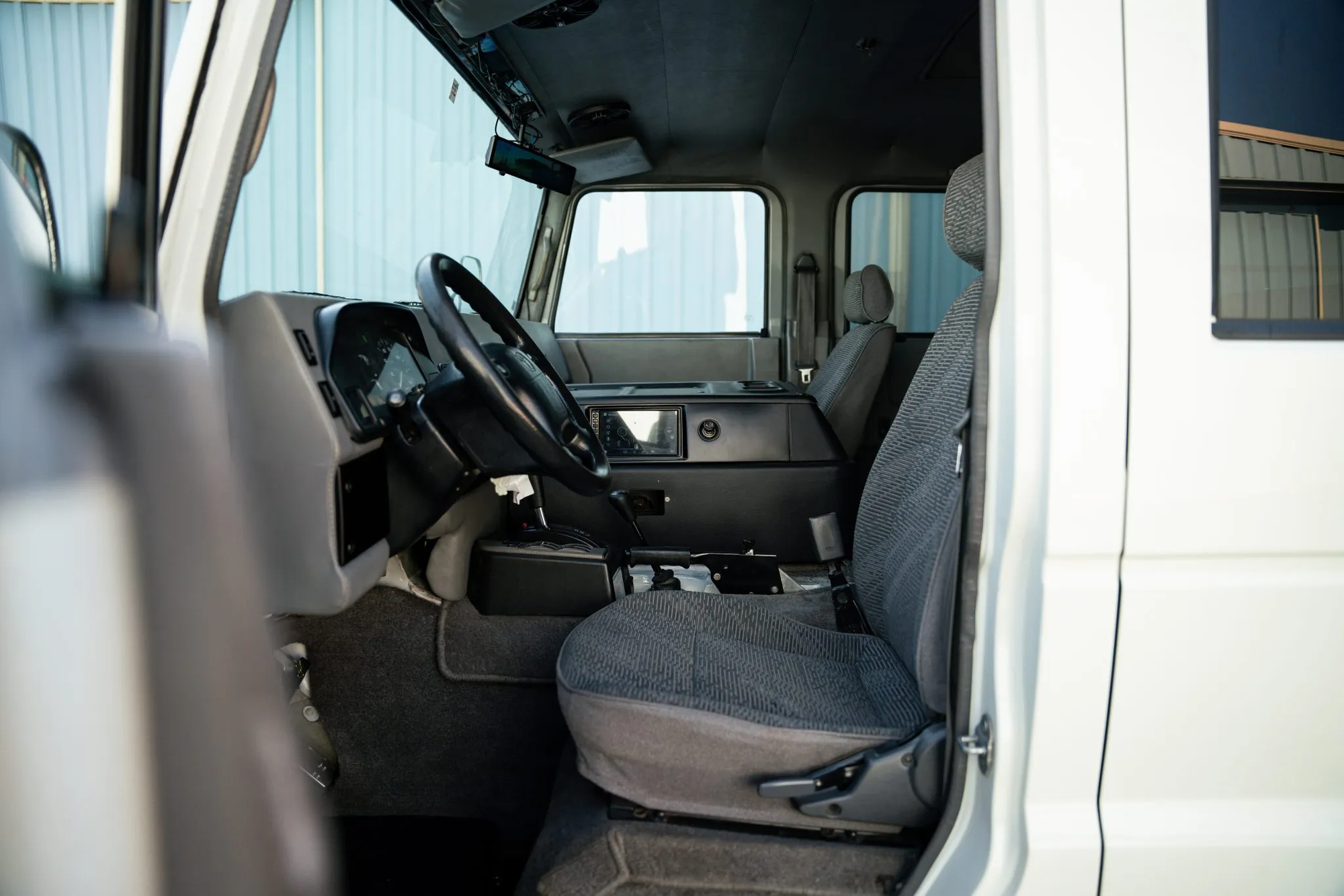 Xe Toyota không phải ai cũng biết: Trông như Hummer, ăn dầu như uống nước lã nhưng được săn lùng gắt gao - Ảnh 7