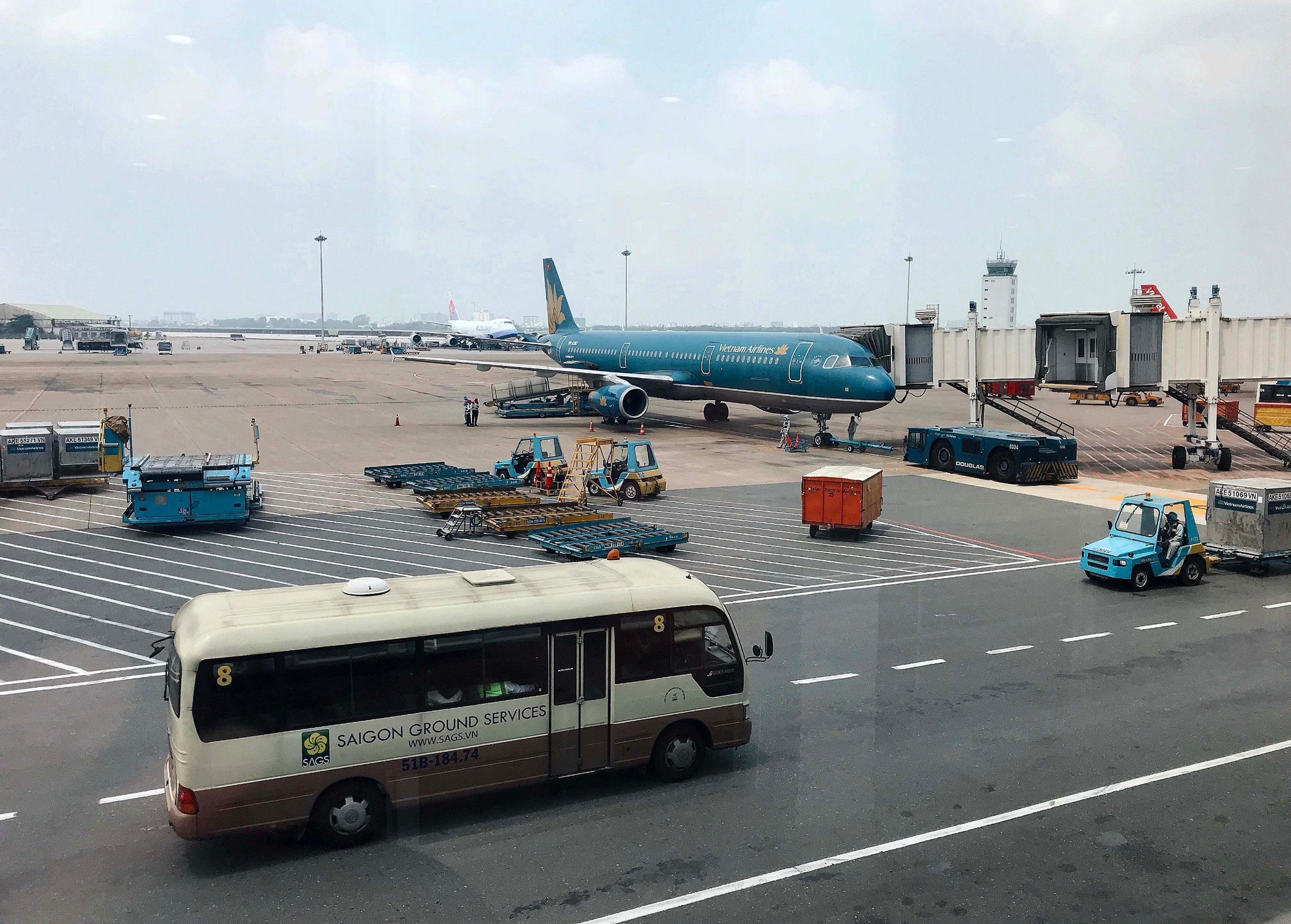 Giá vé máy bay sẽ còn tăng - Ảnh 1