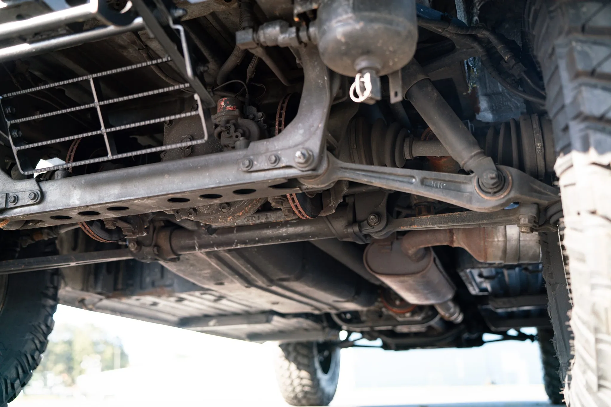 Xe Toyota không phải ai cũng biết: Trông như Hummer, ăn dầu như uống nước lã nhưng được săn lùng gắt gao - Ảnh 13