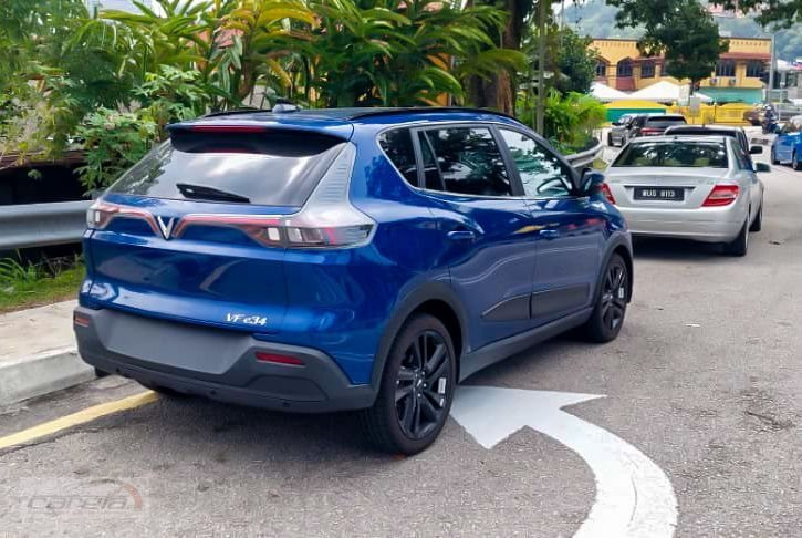 VinFast VF e34 bất ngờ xuất hiện trên đường phố Malaysia, ngày chính thức ra mắt không còn xa? - Ảnh 4