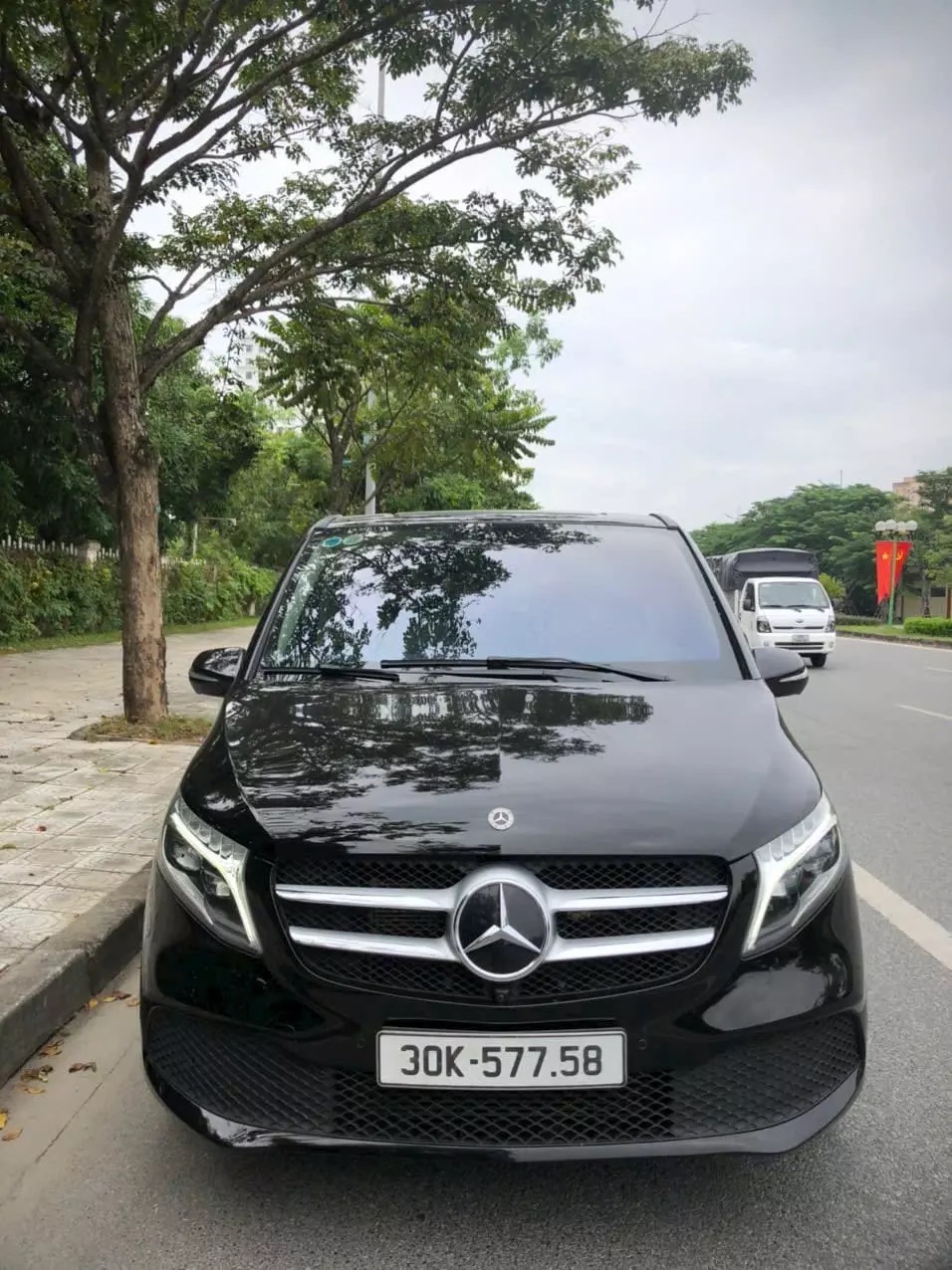 Chiếc Mercedes-Benz S-Class độ Maybach chở CEO Apple tại Hà Nội từng đưa đón Khoa Pug, nhiều lần dùng làm xe hoa - Ảnh 11
