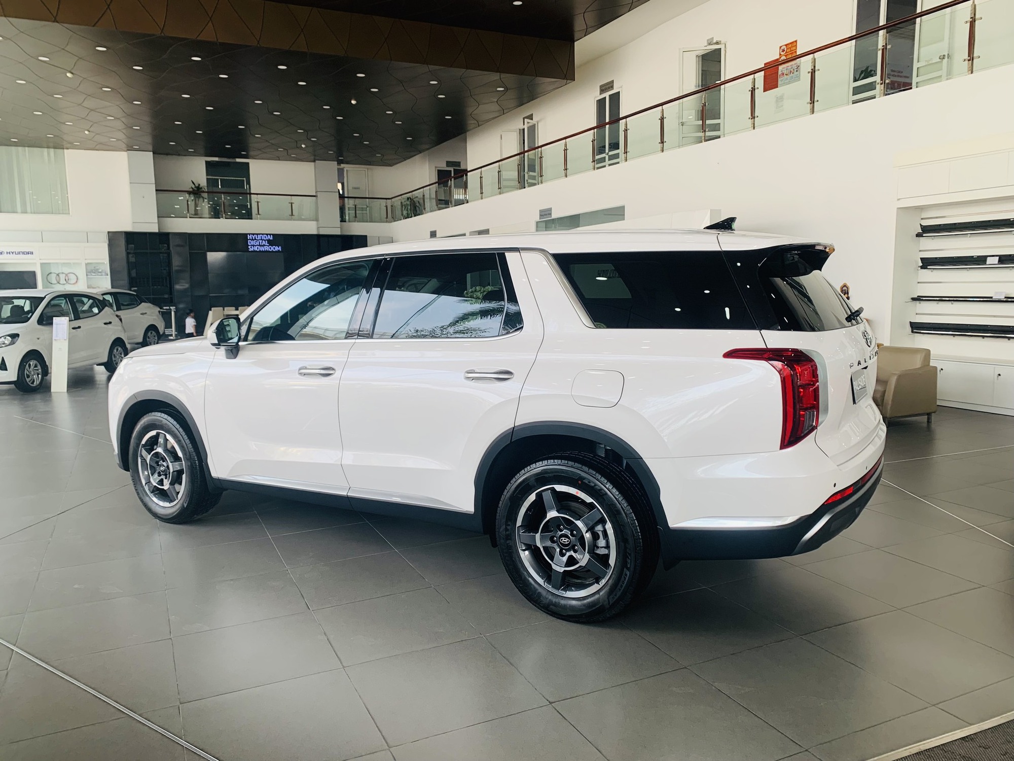 Lấy lô Hyundai Palisade này tại đại lý, bạn sẽ tiết kiệm hơn 700 triệu so với mua Teramont: Bản base giảm 100 triệu, còn 1,379 tỷ đồng - Ảnh 5