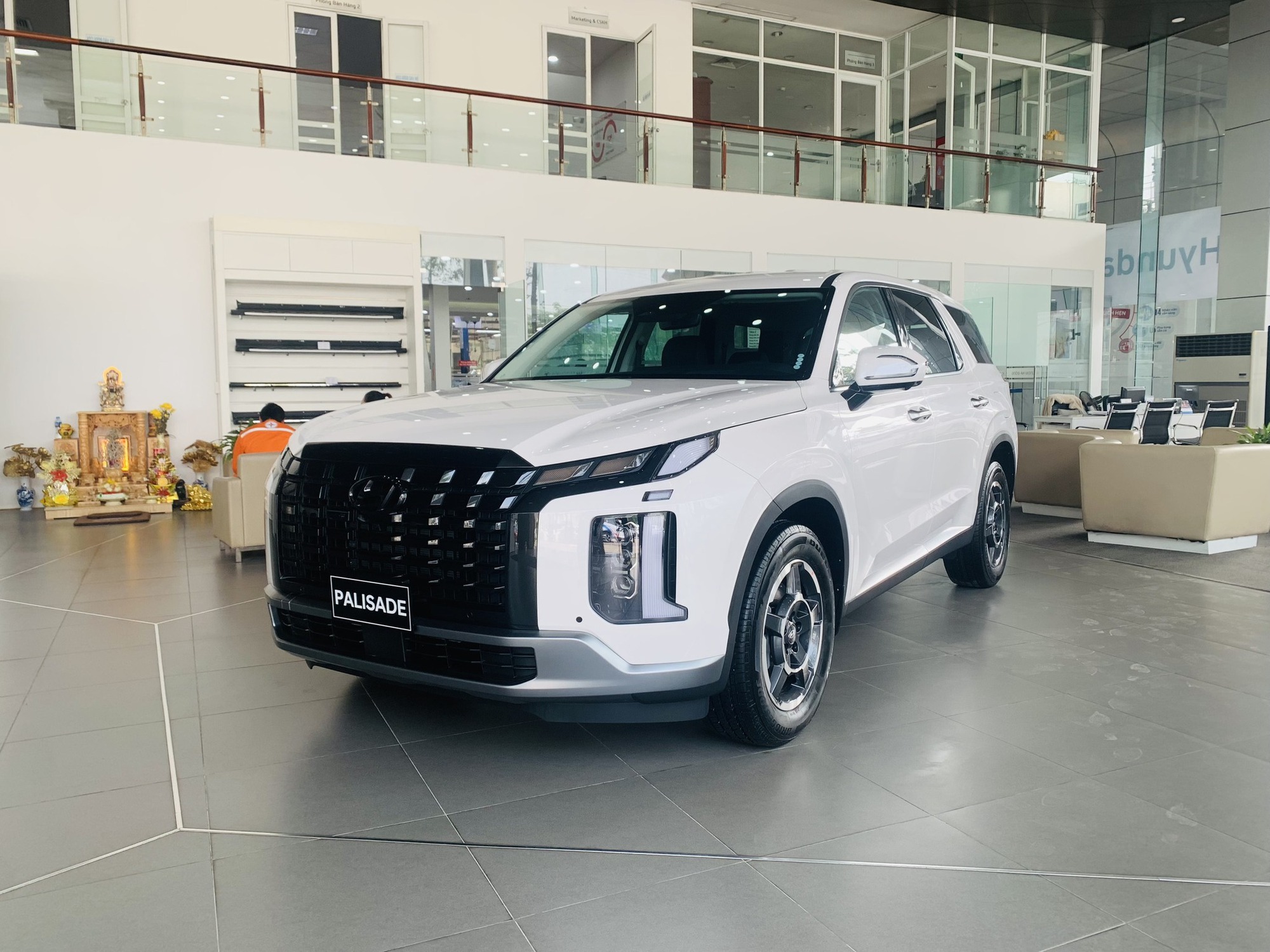 Lấy lô Hyundai Palisade này tại đại lý, bạn sẽ tiết kiệm hơn 700 triệu so với mua Teramont: Bản base giảm 100 triệu, còn 1,379 tỷ đồng - Ảnh 4
