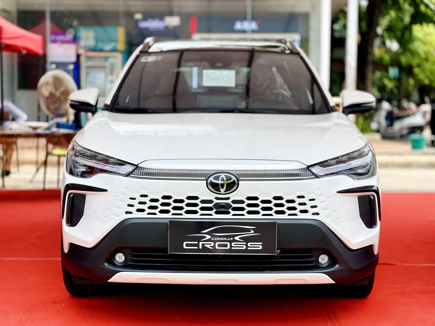 Toyota Corolla Cross 2024 giá từ 820 triệu tại Việt Nam: Màn hình to, phanh điện tử, 'đồ chơi' hiện đại không kém xe Hàn - Ảnh 3