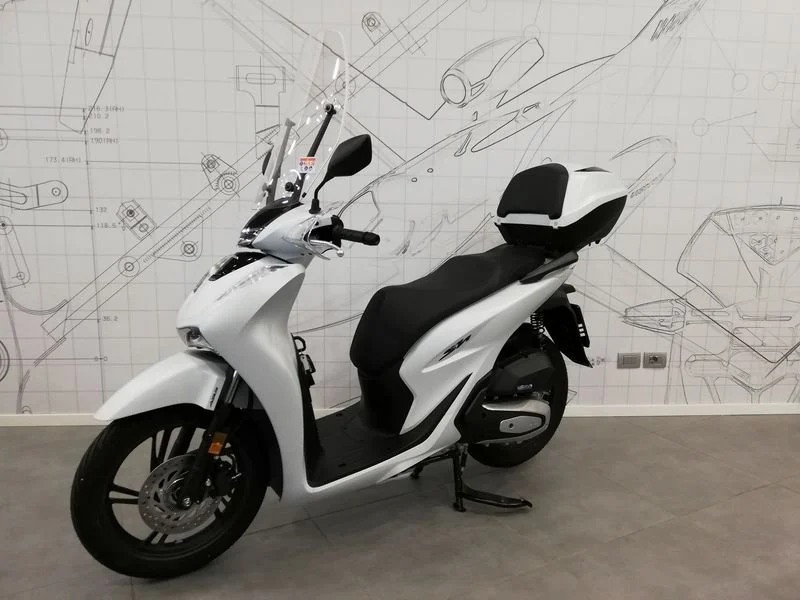 Honda SH 2024 ra mắt màu mới: đã đẹp lại còn sang, giá gần 100 triệu nhưng không phải có tiền là mua được! - Ảnh 1