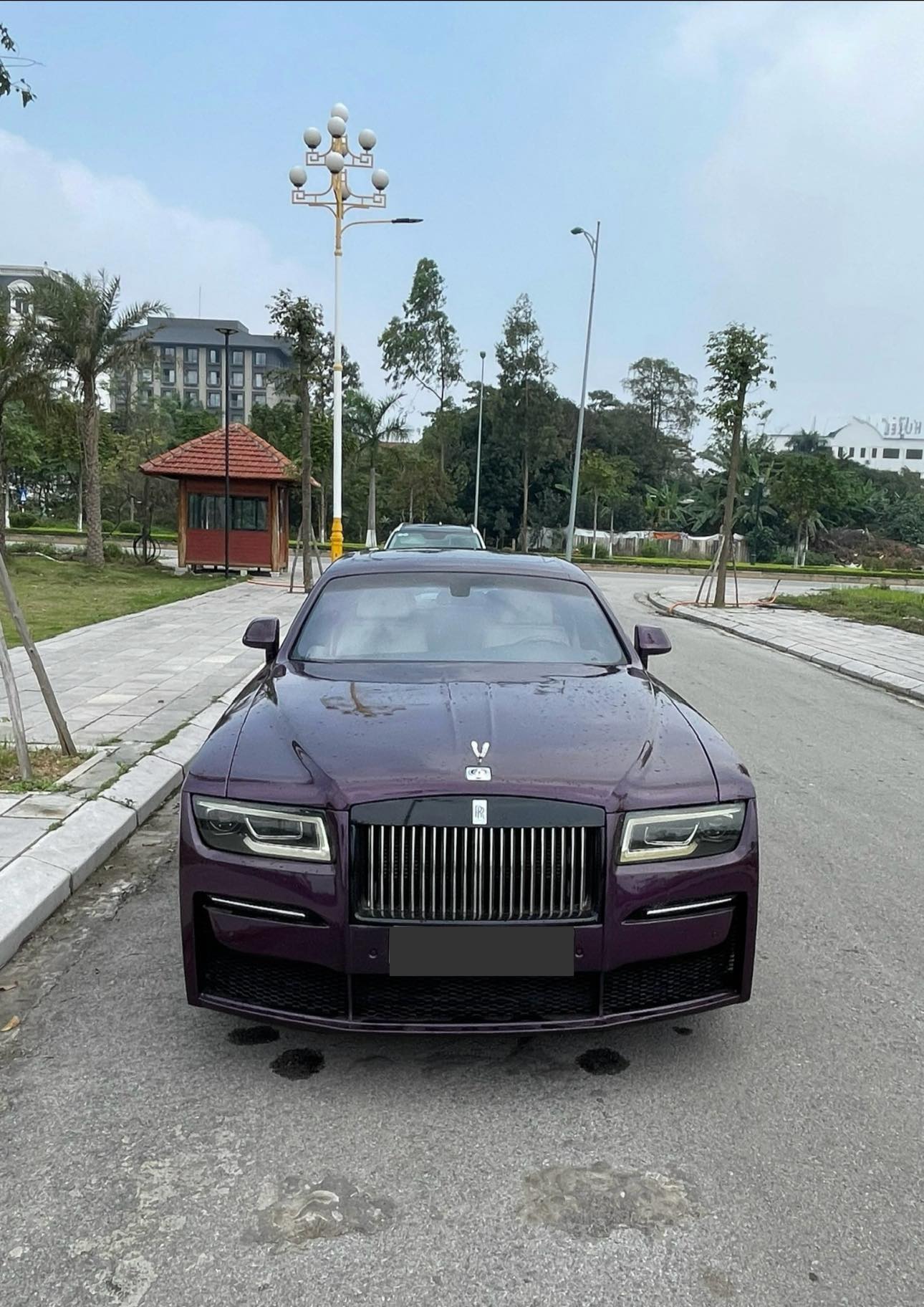 Rolls-Royce Ghost 11 năm tuổi độ kit như bản 2024: Rao bán 10 tỷ đồng nhưng có điểm dễ khiến khách đặt câu hỏi - Ảnh 2