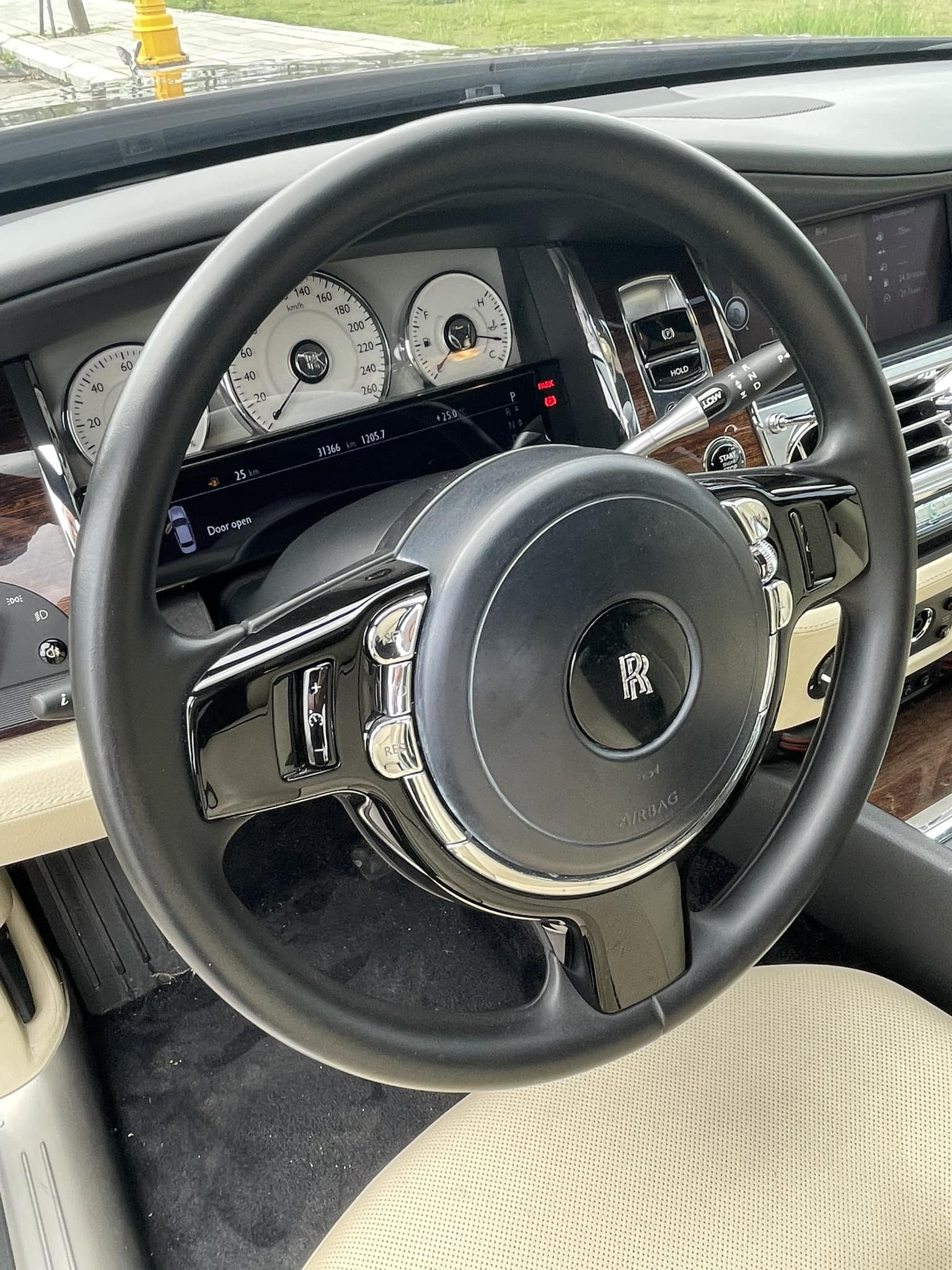 Rolls-Royce Ghost 11 năm tuổi độ kit như bản 2024: Rao bán 10 tỷ đồng nhưng có điểm dễ khiến khách đặt câu hỏi - Ảnh 7