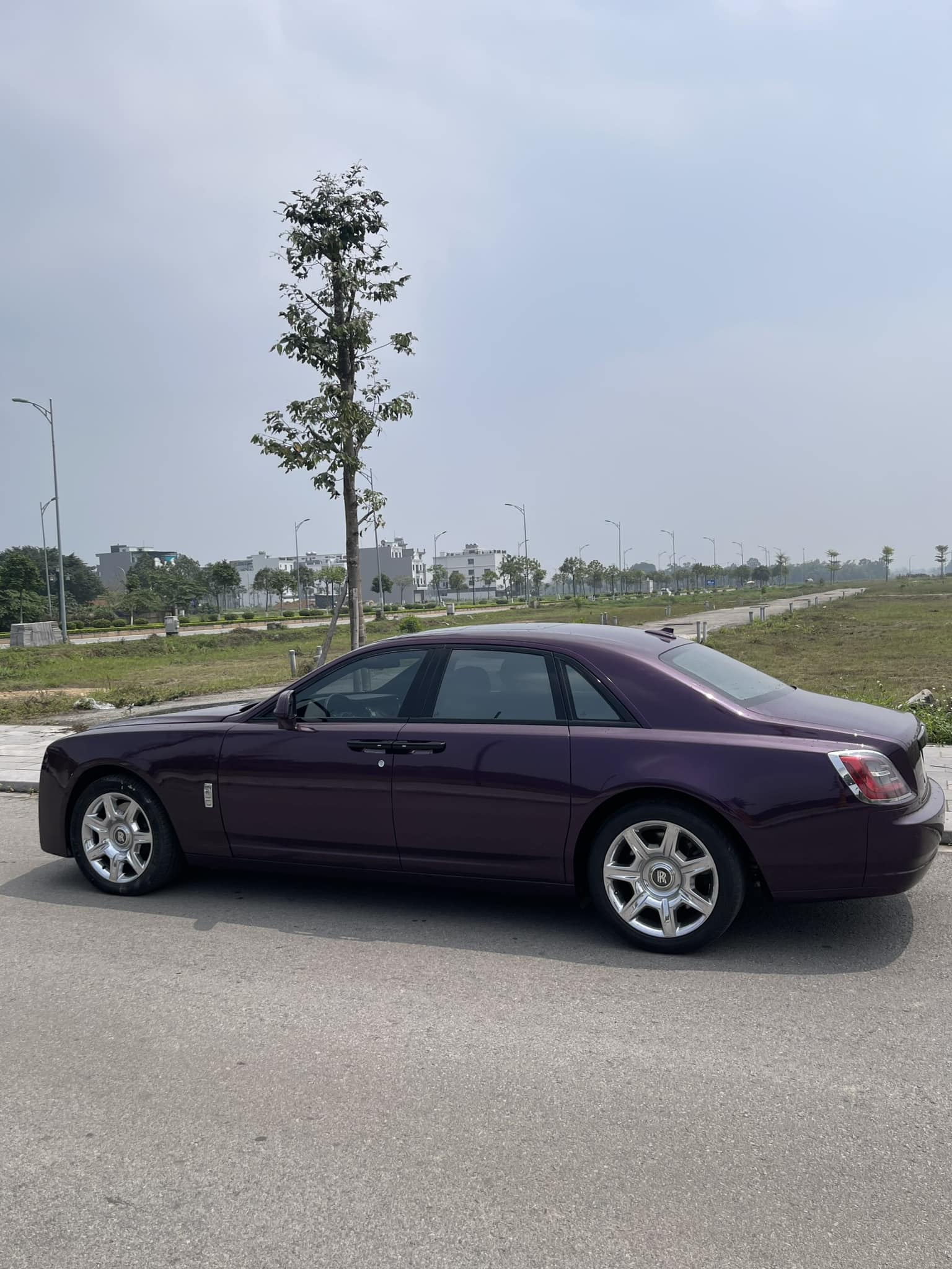 Rolls-Royce Ghost 11 năm tuổi độ kit như bản 2024: Rao bán 10 tỷ đồng nhưng có điểm dễ khiến khách đặt câu hỏi - Ảnh 3