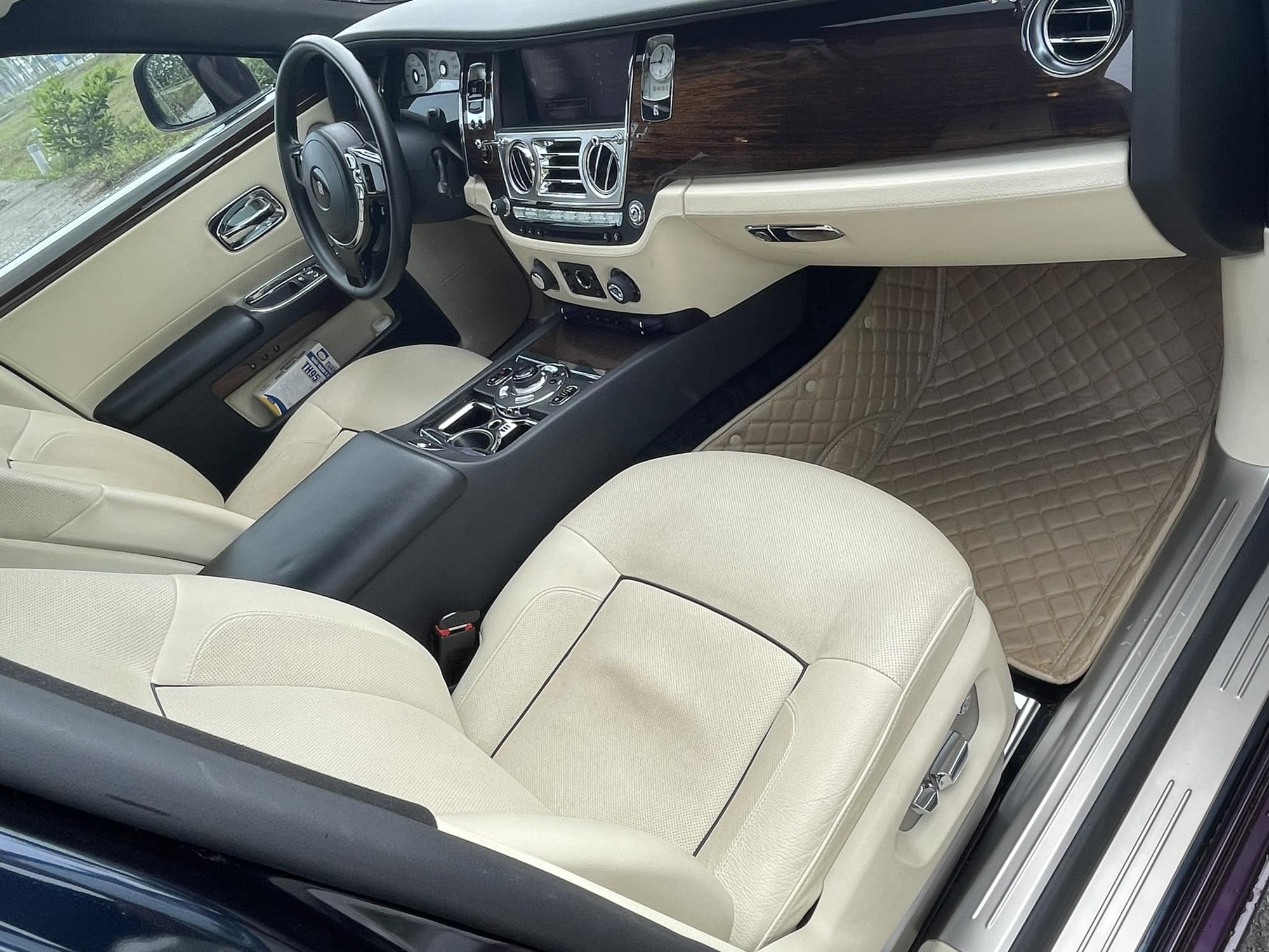 Rolls-Royce Ghost 11 năm tuổi độ kit như bản 2024: Rao bán 10 tỷ đồng nhưng có điểm dễ khiến khách đặt câu hỏi - Ảnh 6