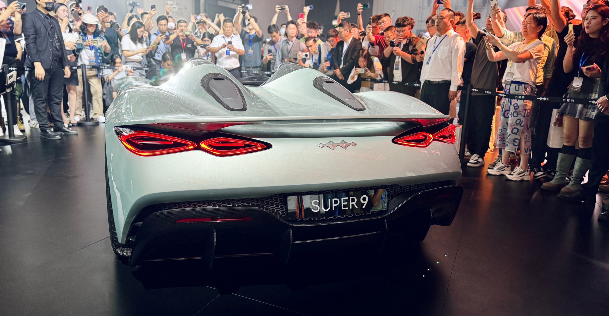 Hãng xe điện khổng lồ BYD dường như đang cố gắng sản xuất một mẫu siêu xe điện 'đến từ tương lai' - Ảnh 4