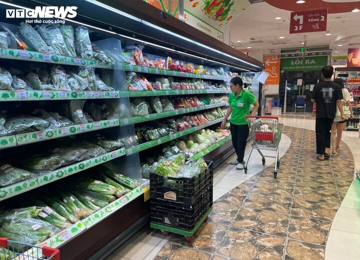 Siêu thị tích hàng, khuyến mại rầm rộ hút khách mua sắm dịp nghỉ lễ 30/4 - Ảnh 7