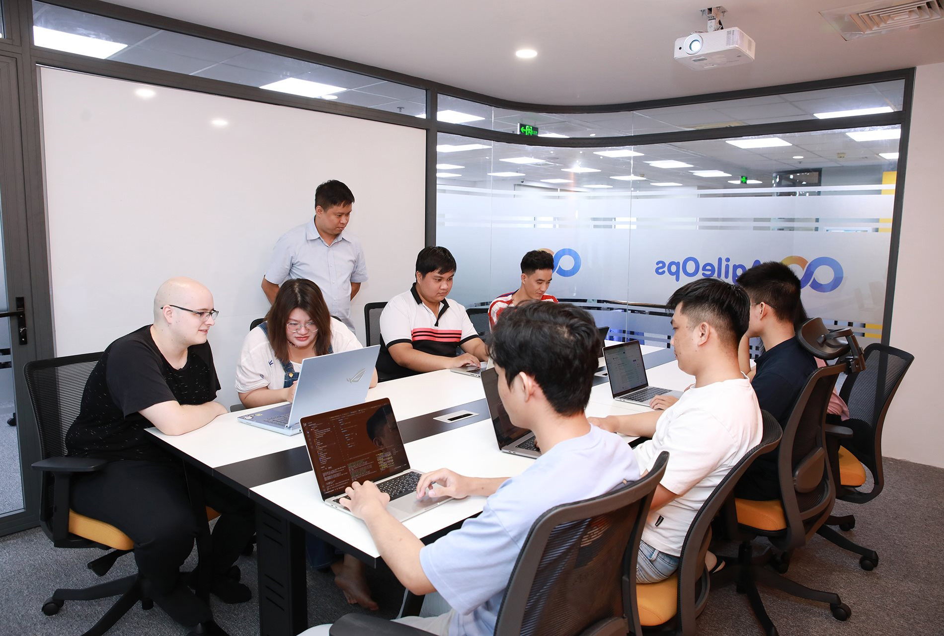 Vì sao một công ty Việt được chọn làm đối tác của loạt ‘ông lớn’ Google, Atlassian và HubSpot? - Ảnh 1