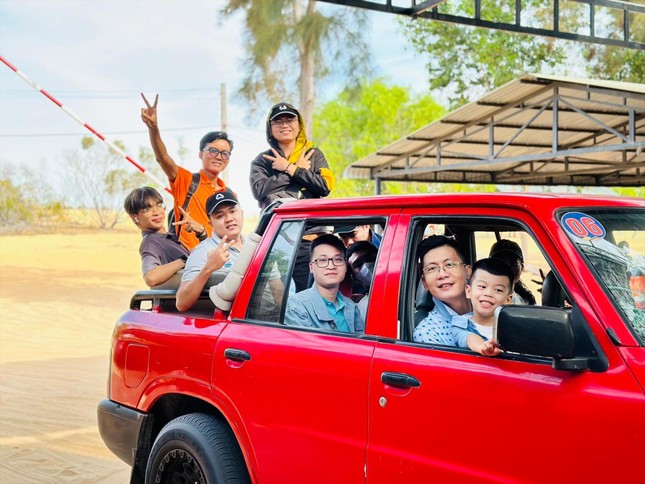 Du lịch thời vé máy bay 'trên trời' - Ảnh 1