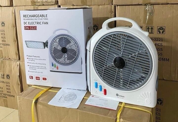 Rớt giá thảm hại, quạt tích điện từng sốt xình xịch nay bị xả bán giá bèo - Ảnh 2