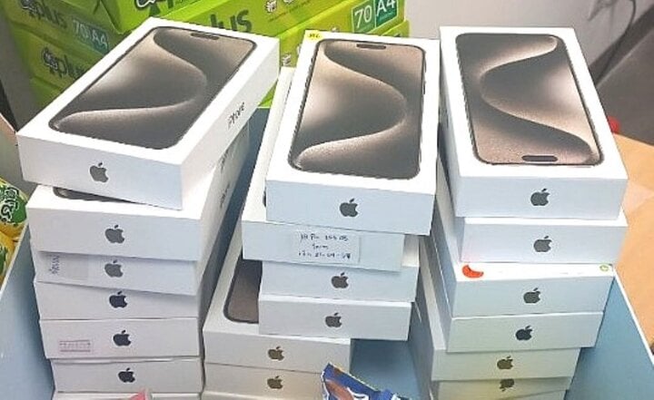 Nam sinh viên Thái Lan buôn lậu 20 chiếc iPhone Pro Max qua sân bay Đà Nẵng - Ảnh 2