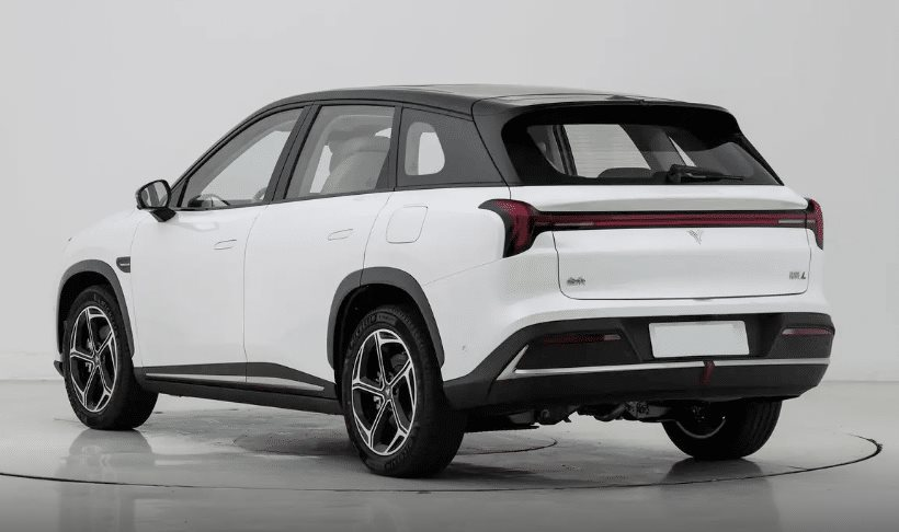 Đối thủ giá rẻ của Hyundai Santa Fe chính thức trình làng: Giá chưa đến 500 triệu đồng, phạm vi hoạt động kết hợp 1.300 km - Ảnh 1