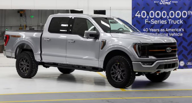 Nối gót Toyota, ông trùm xe bán tải 'quay xe' đẩy mạnh phân khúc hybrid dù xe điện tăng trưởng mạnh nhất, trì hoãn kế hoạch ra mắt bán tải điện mới - Ảnh 1