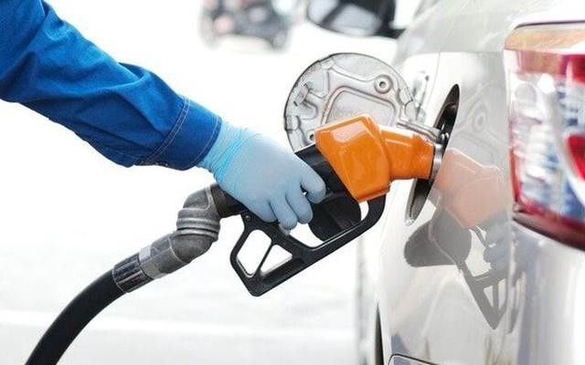 Giá xăng E5 RON 92 tăng 3 lần liên tiếp, gần chạm mốc 24.000 đồng/lít - Ảnh 1