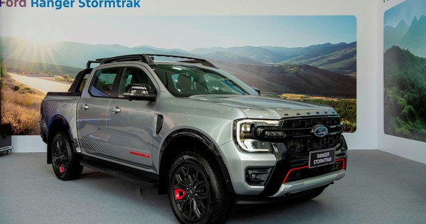 Định giá 1.039 tỷ, Ford Ranger Stormtrak có gì cho khách Việt?