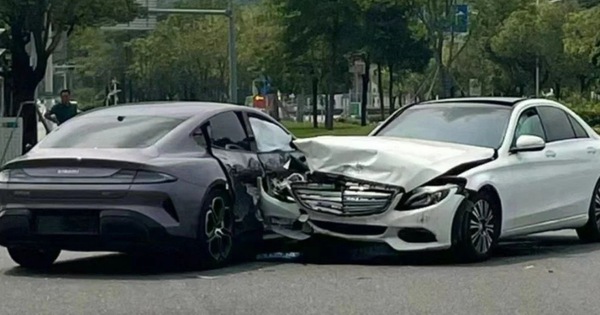 Xiaomi SU7 gặp tai nạn đầu tiên với Mercedes: Xe Trung Quốc được dịp "đọ độ cứng" với xe Đức