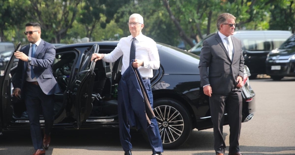 Sang Indonesia, Tim Cook được đón bằng Mercedes-Benz S-Class nhưng lại là xe nợ thuế