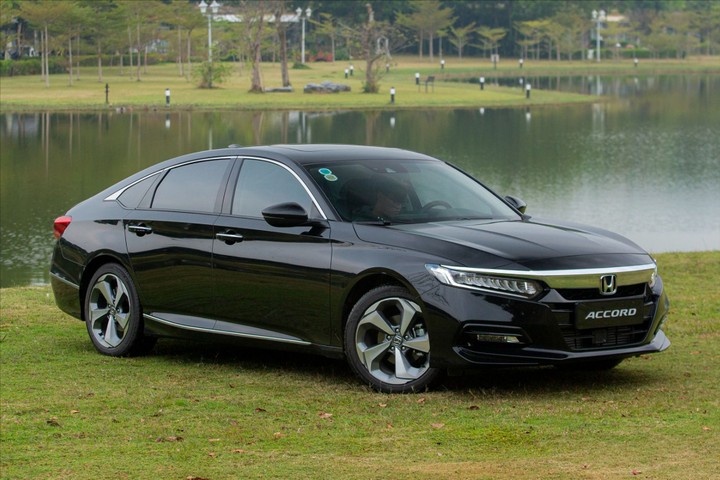 Đầu tháng 4, loạt ô tô giảm giá kỷ lục: Có mẫu giảm đến 250 triệu đồng - Ảnh 2