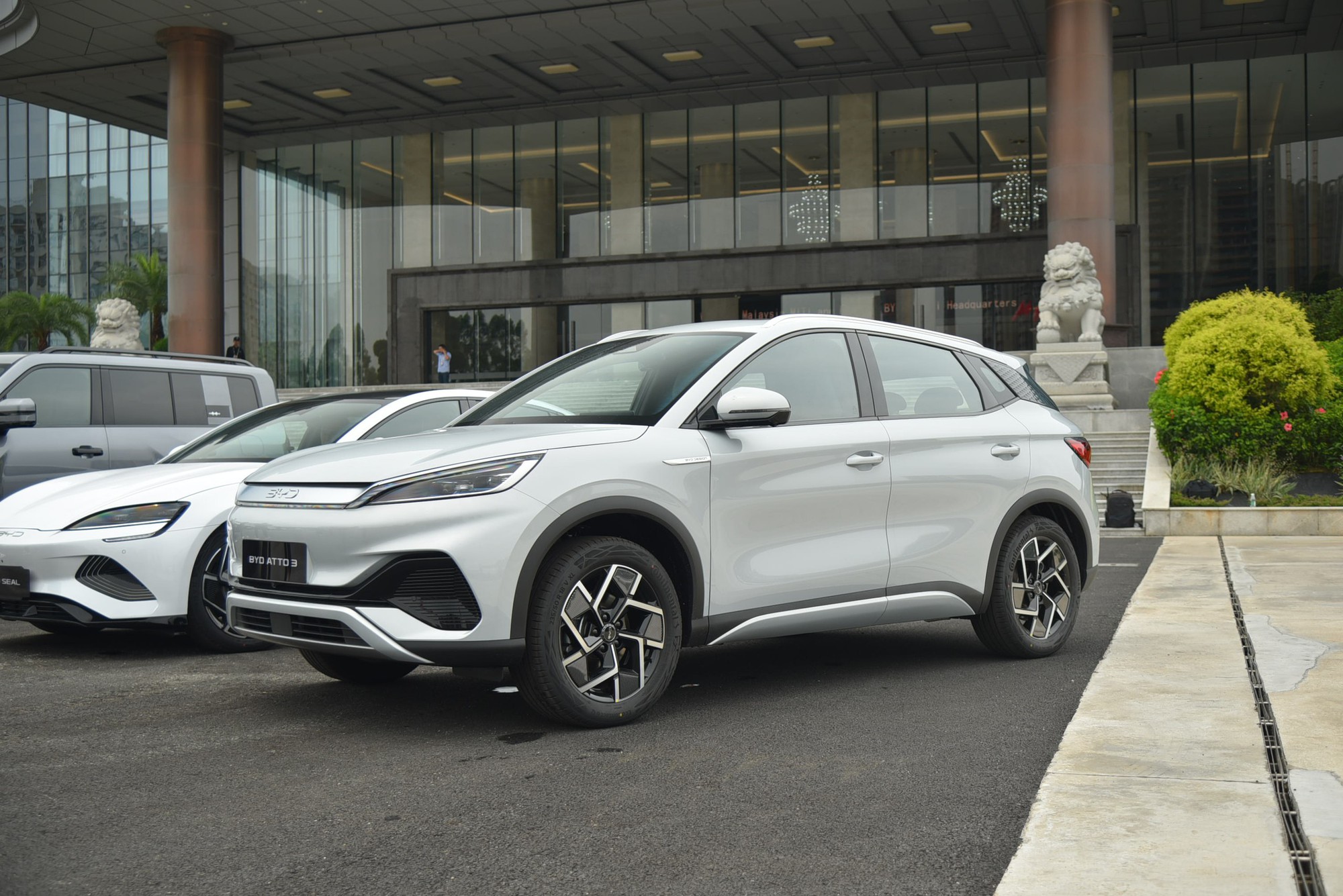 Xe Trung Quốc bán ở Trung Quốc thì rẻ nhưng bán ở nước ngoài thì đắt gấp 2-3 lần, báo Tây chỉ thẳng tên mẫu sắp bán ở Việt Nam - Ảnh 4