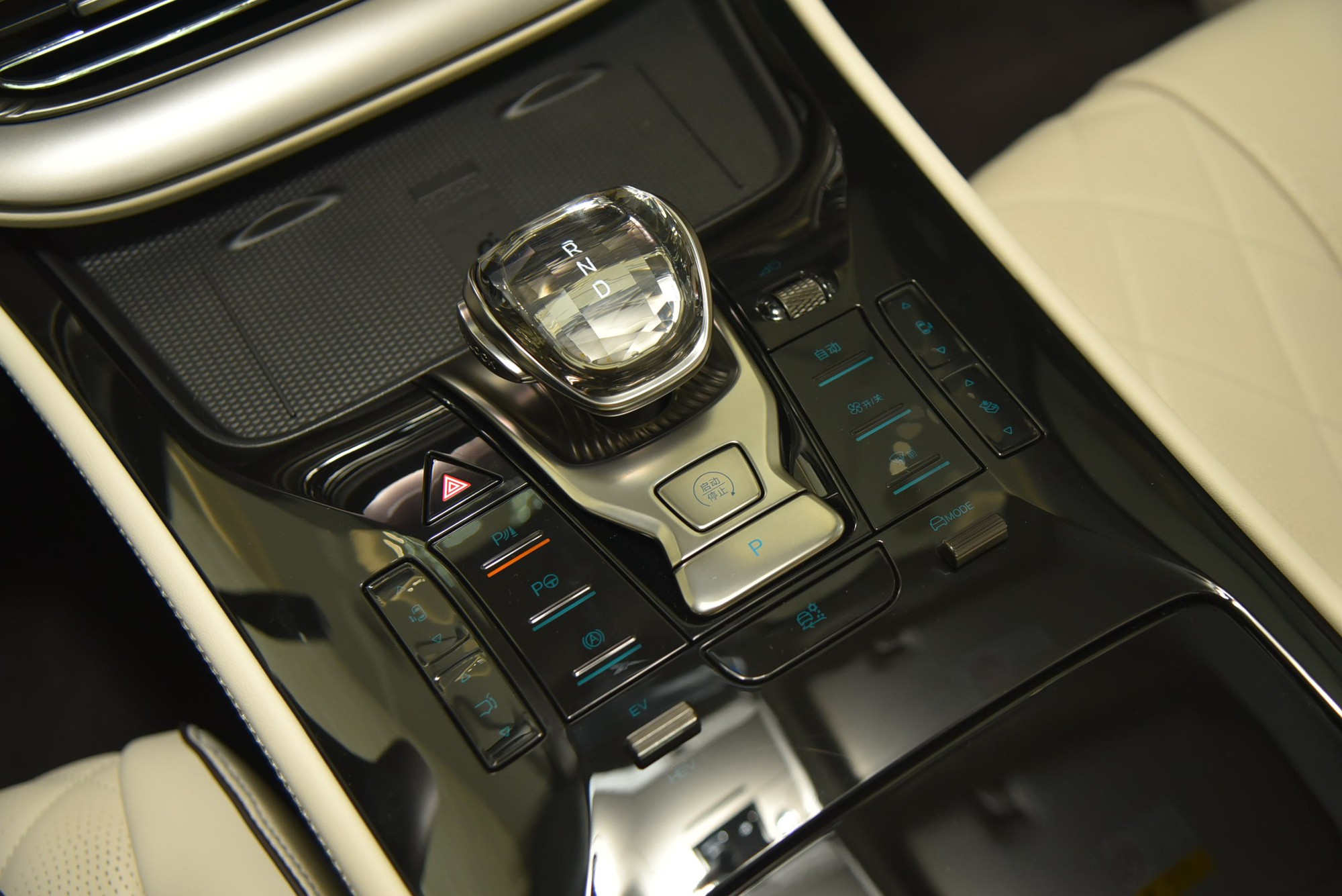 Mẫu MPV này vào Việt Nam sẵn sàng làm khó Kia Carnival: Cabin cận sang, có động cơ 'hot', giá quy đổi gần 1,2 tỷ - Ảnh 17