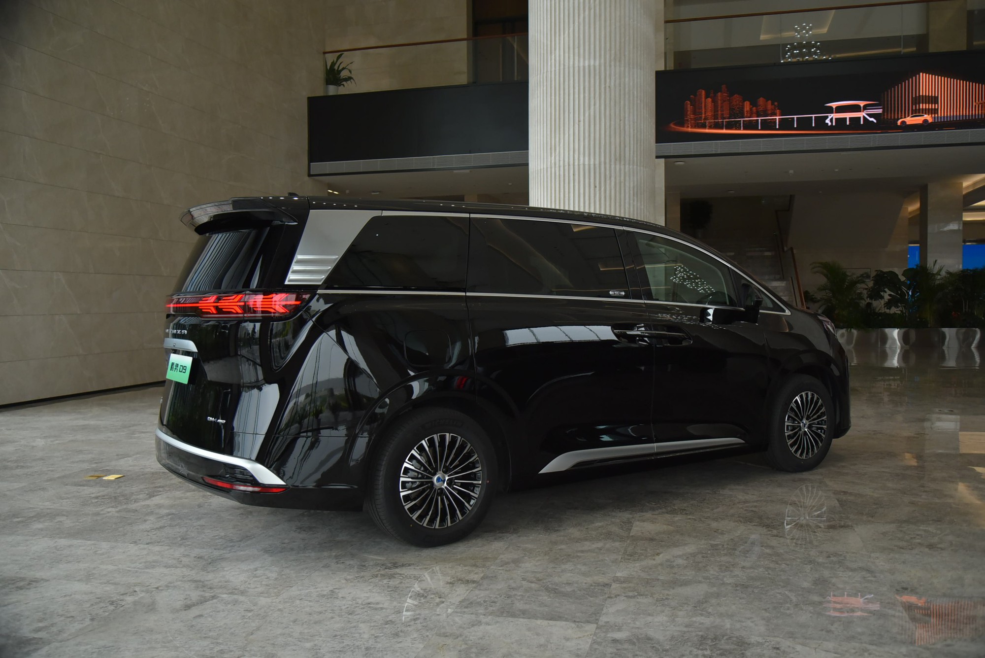 Mẫu MPV này vào Việt Nam sẵn sàng làm khó Kia Carnival: Cabin cận sang, có động cơ 'hot', giá quy đổi gần 1,2 tỷ - Ảnh 8