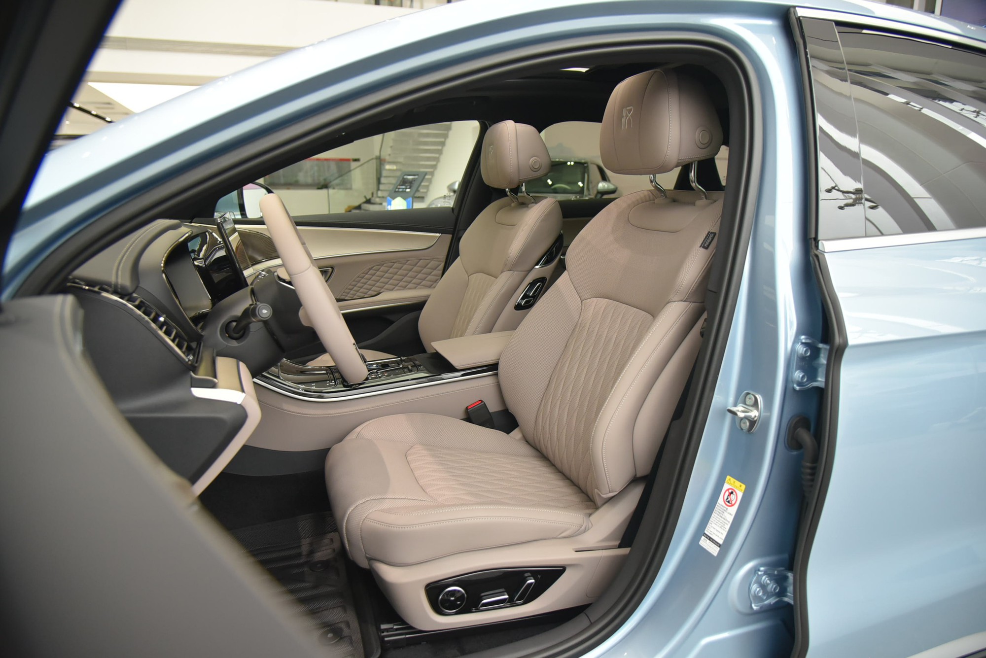 BYD Han EV sắp về Việt Nam dễ ‘hot’: Dáng như Taycan, chạy Hà Nội - Quảng Trị chỉ cần 1 lần sạc - Ảnh 13