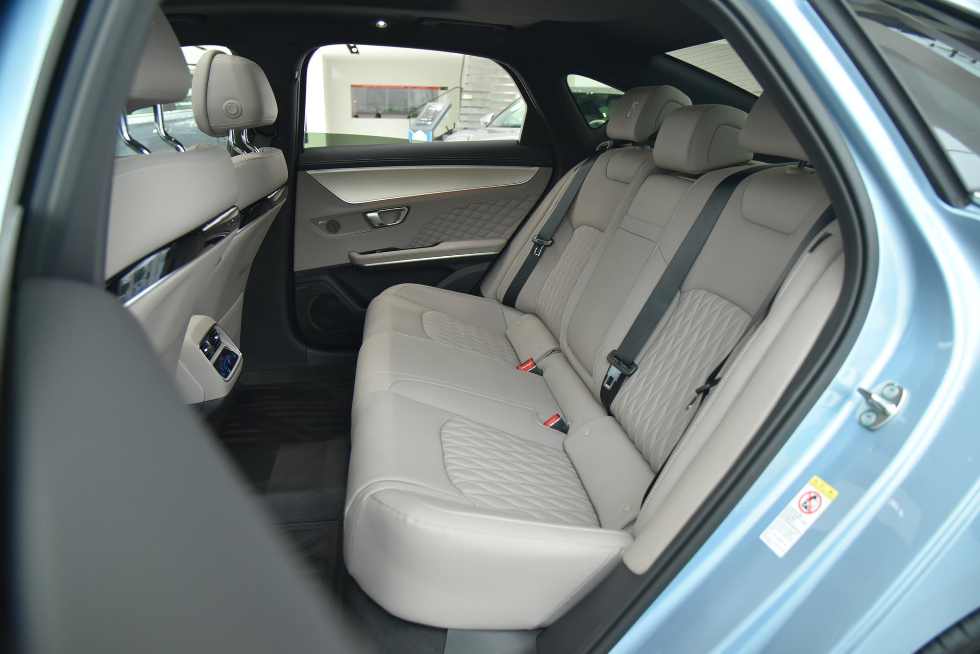 BYD Han EV sắp về Việt Nam dễ ‘hot’: Dáng như Taycan, chạy Hà Nội - Quảng Trị chỉ cần 1 lần sạc - Ảnh 14