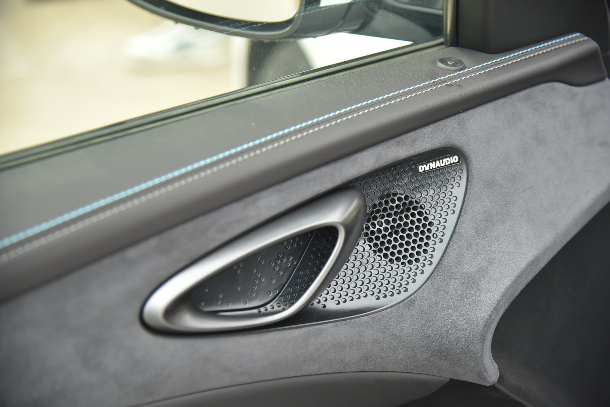 BYD Seal sắp về Việt Nam, bộ ảnh thực tế này cho thấy mẫu sedan ngang cỡ Camry này có gì 'hot' để chờ đợi - Ảnh 16