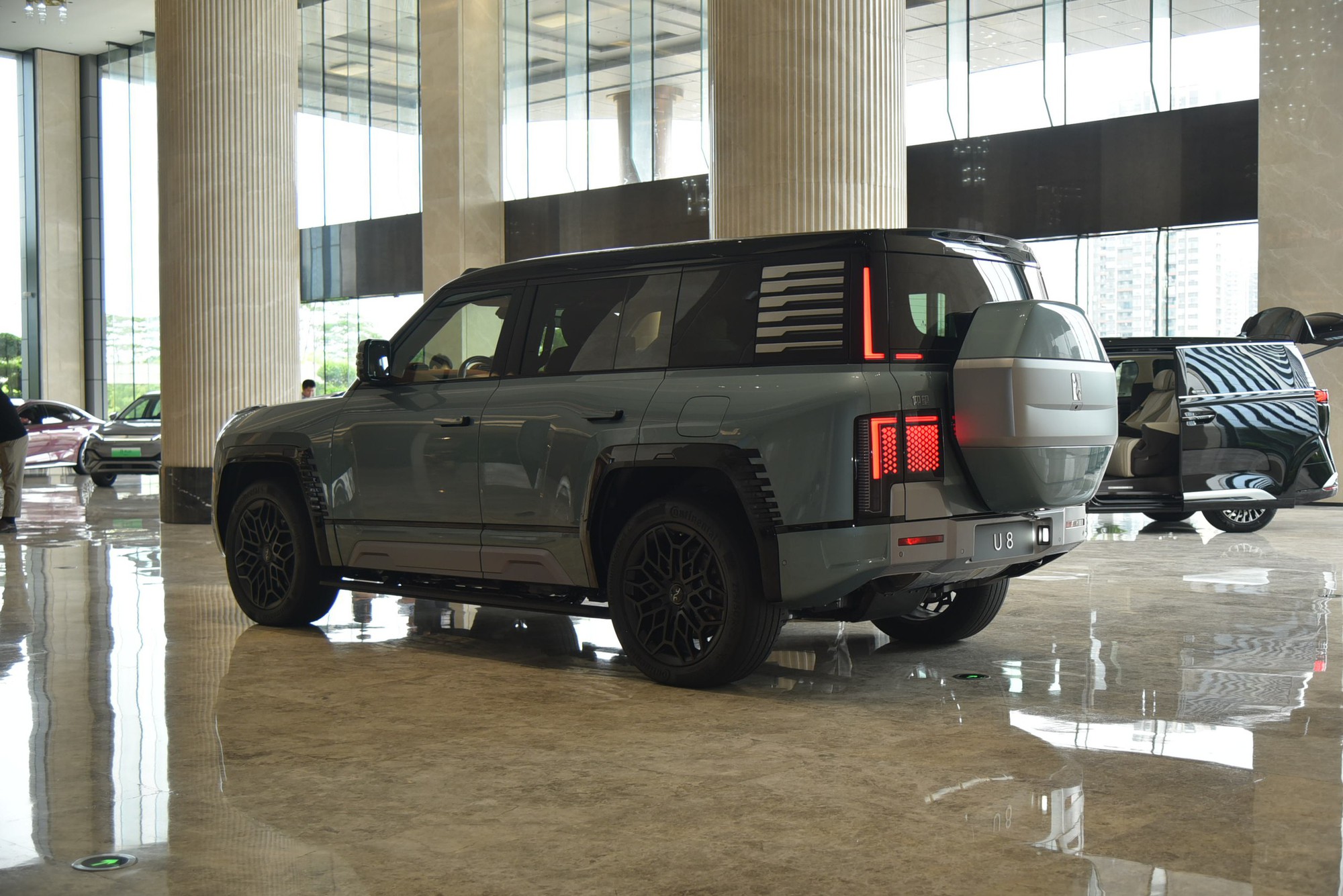 Khám phá ‘siêu SUV giá rẻ’ đấu Defender có thể về Việt Nam: Mạnh gần 1.200 mã lực, lội nước sâu 1m, chạy 1.000km mới phải sạc - Ảnh 9