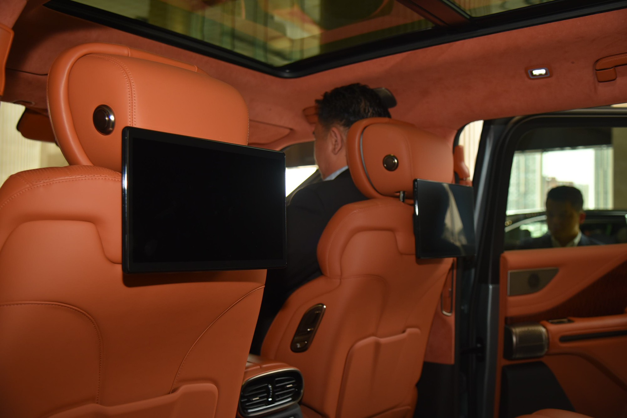 Khám phá ‘siêu SUV giá rẻ’ đấu Defender có thể về Việt Nam: Mạnh gần 1.200 mã lực, lội nước sâu 1m, chạy 1.000km mới phải sạc - Ảnh 28