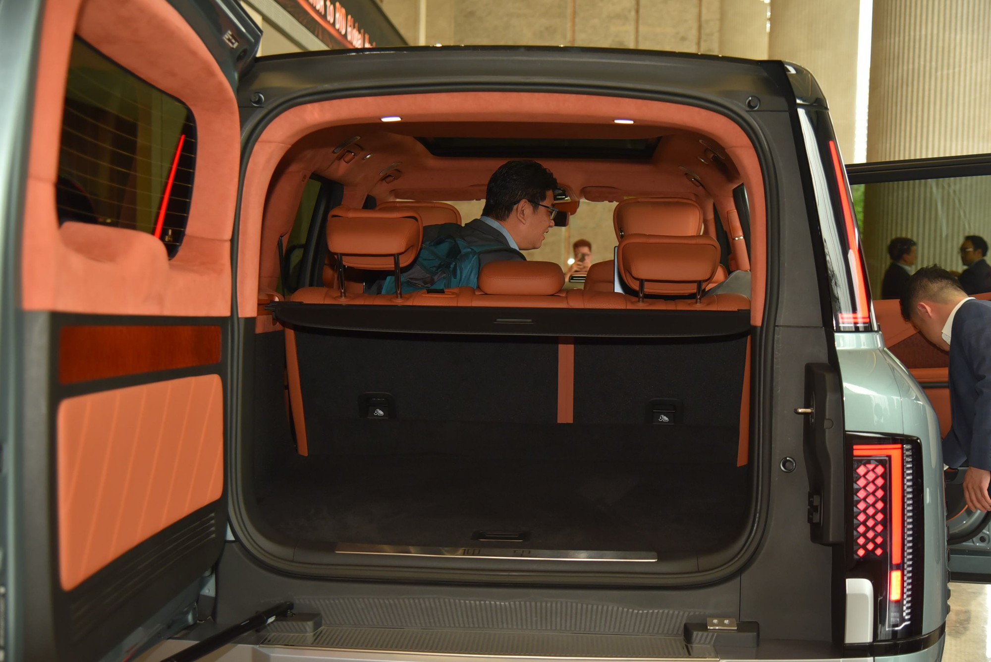 Khám phá ‘siêu SUV giá rẻ’ đấu Defender có thể về Việt Nam: Mạnh gần 1.200 mã lực, lội nước sâu 1m, chạy 1.000km mới phải sạc - Ảnh 30