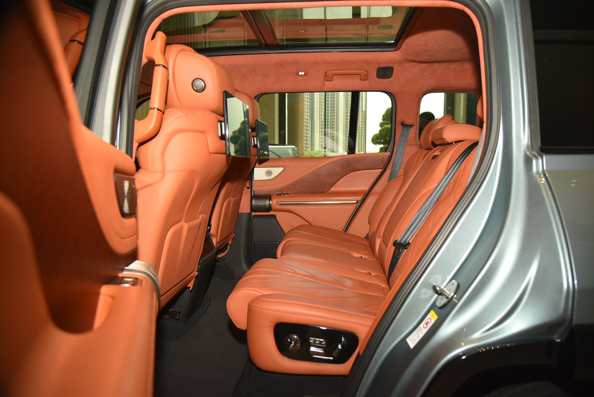 Khám phá ‘siêu SUV giá rẻ’ đấu Defender có thể về Việt Nam: Mạnh gần 1.200 mã lực, lội nước sâu 1m, chạy 1.000km mới phải sạc - Ảnh 29