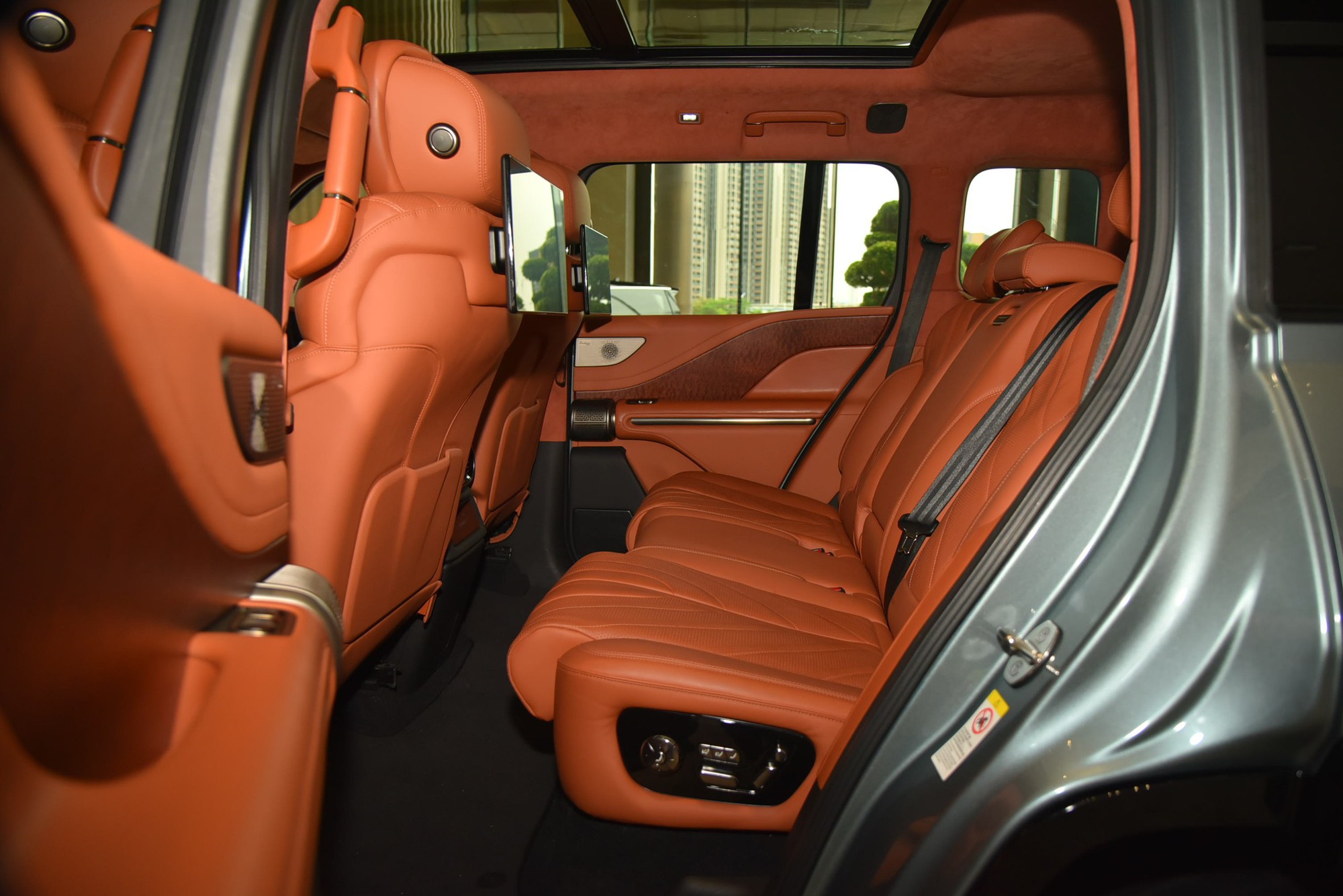 Khám phá ‘siêu SUV giá rẻ’ đấu Defender có thể về Việt Nam: Mạnh gần 1.200 mã lực, lội nước sâu 1m, chạy 1.000km mới phải sạc - Ảnh 6