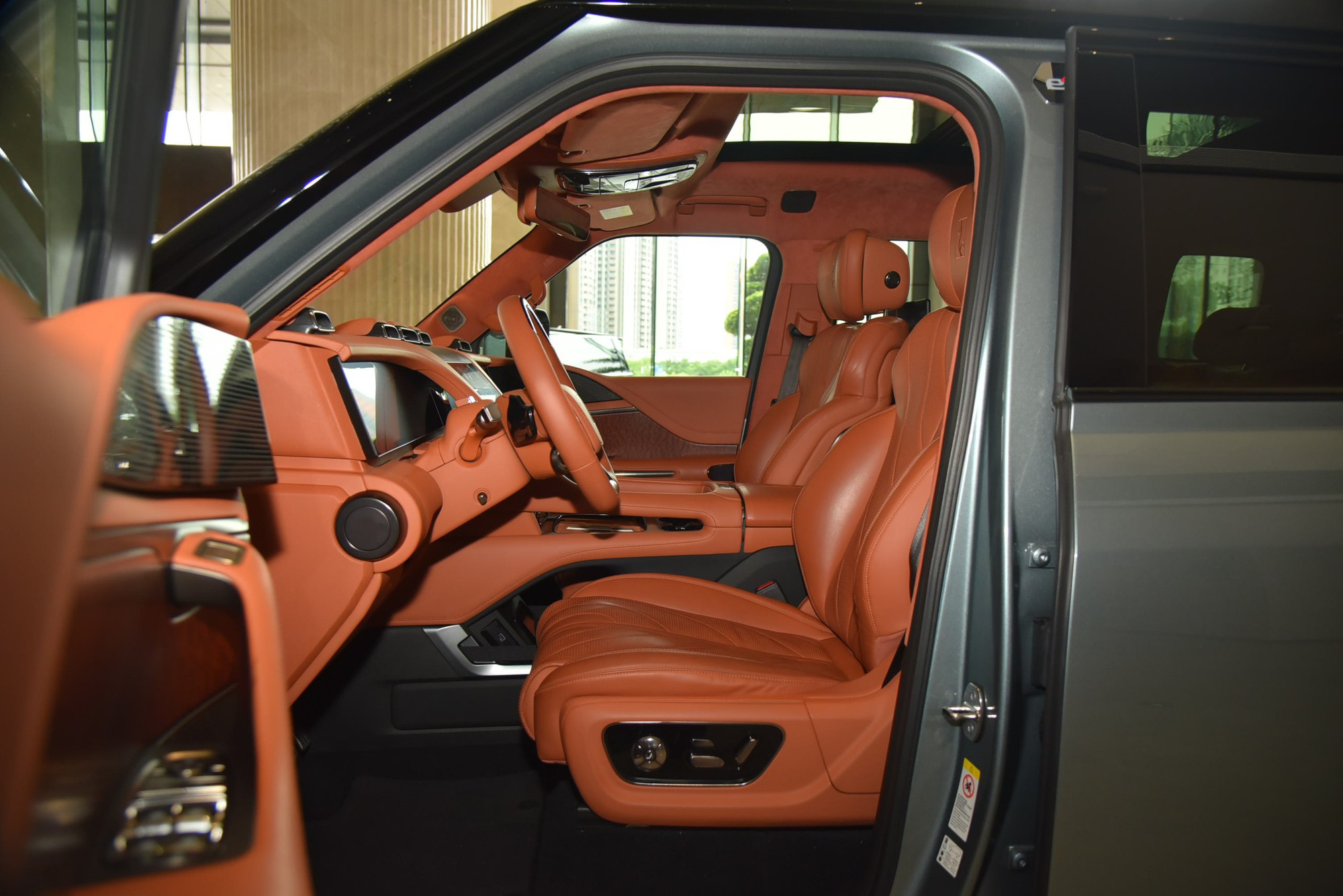 Khám phá ‘siêu SUV giá rẻ’ đấu Defender có thể về Việt Nam: Mạnh gần 1.200 mã lực, lội nước sâu 1m, chạy 1.000km mới phải sạc - Ảnh 27