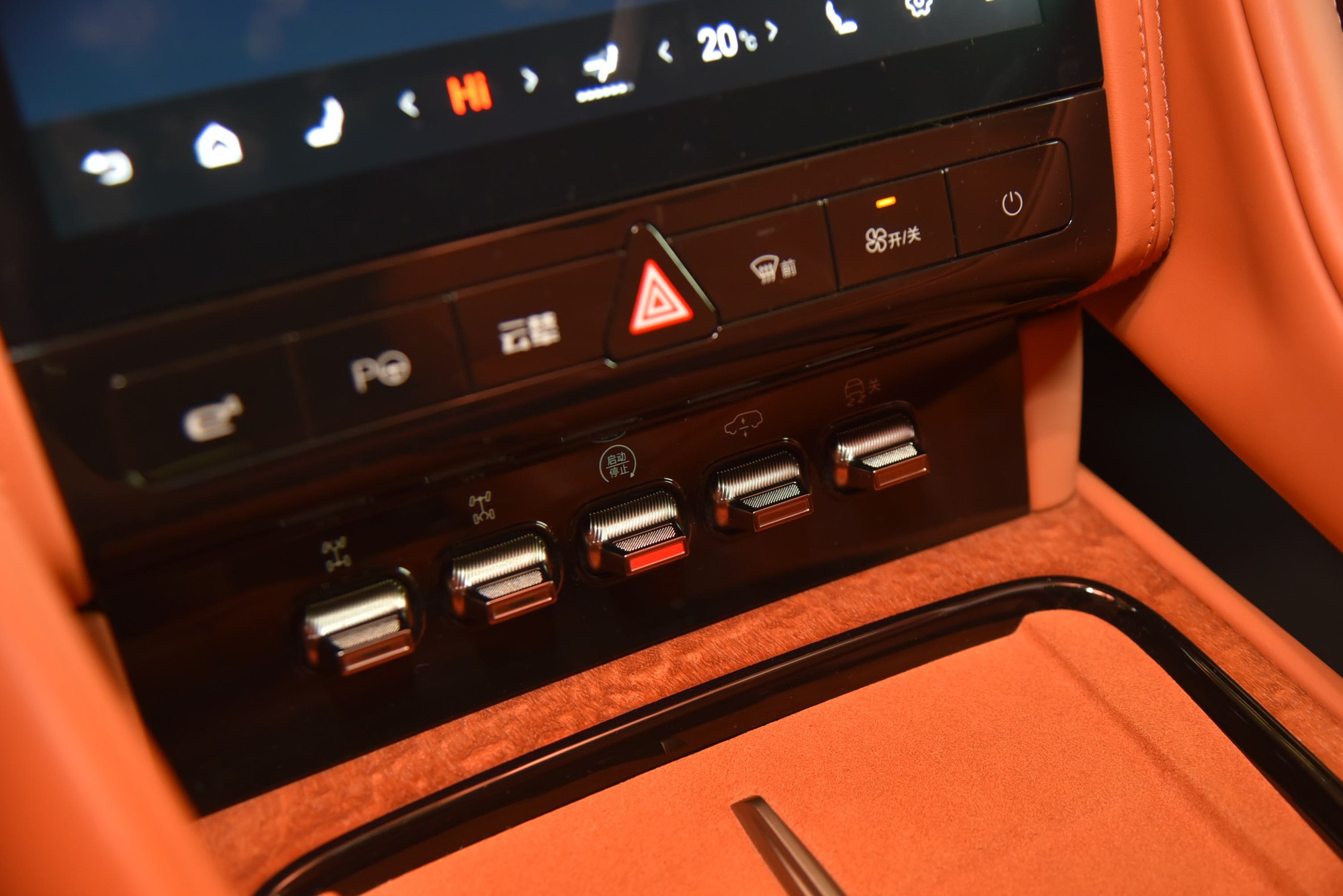 Khám phá ‘siêu SUV giá rẻ’ đấu Defender có thể về Việt Nam: Mạnh gần 1.200 mã lực, lội nước sâu 1m, chạy 1.000km mới phải sạc - Ảnh 25