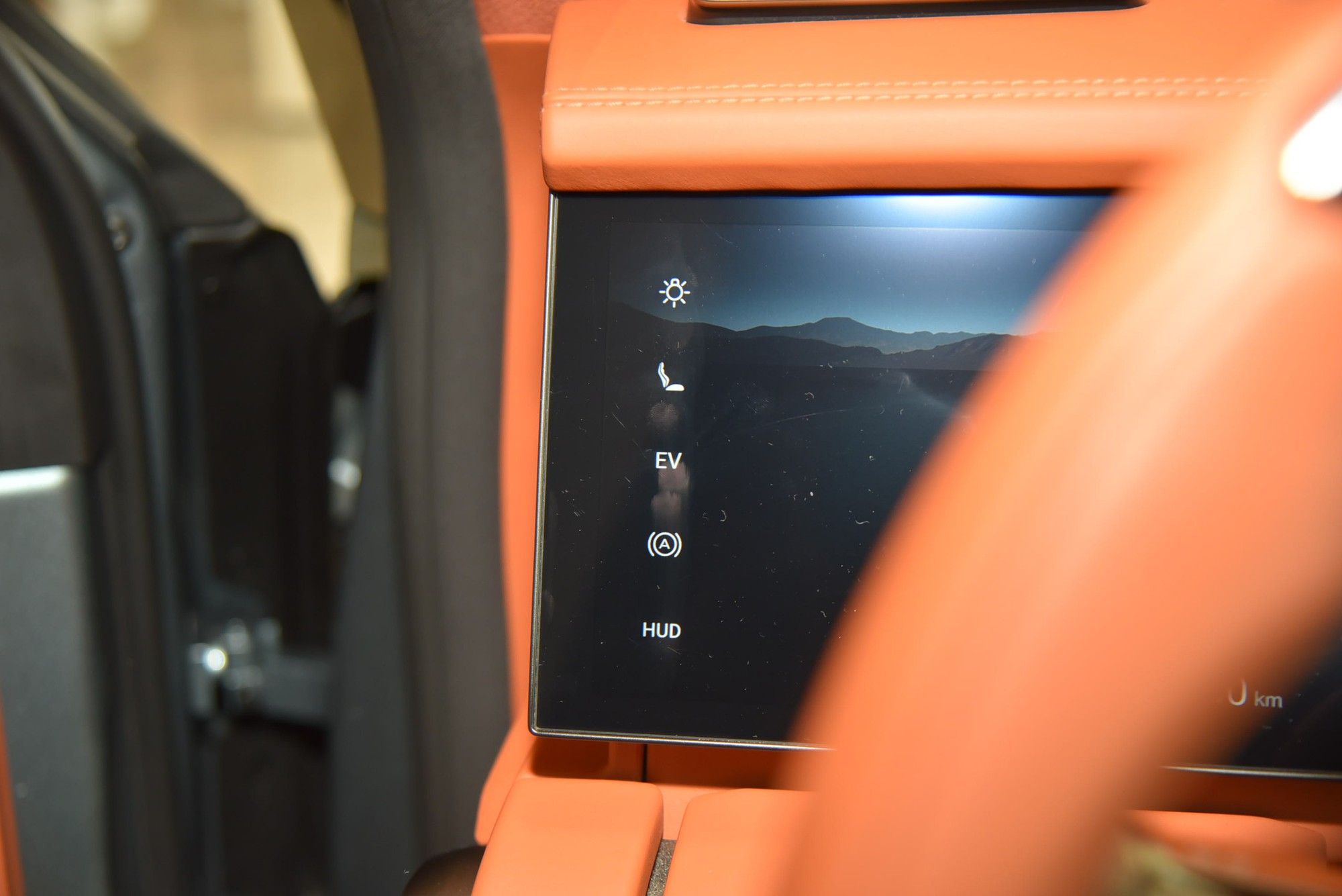 Khám phá ‘siêu SUV giá rẻ’ đấu Defender có thể về Việt Nam: Mạnh gần 1.200 mã lực, lội nước sâu 1m, chạy 1.000km mới phải sạc - Ảnh 24