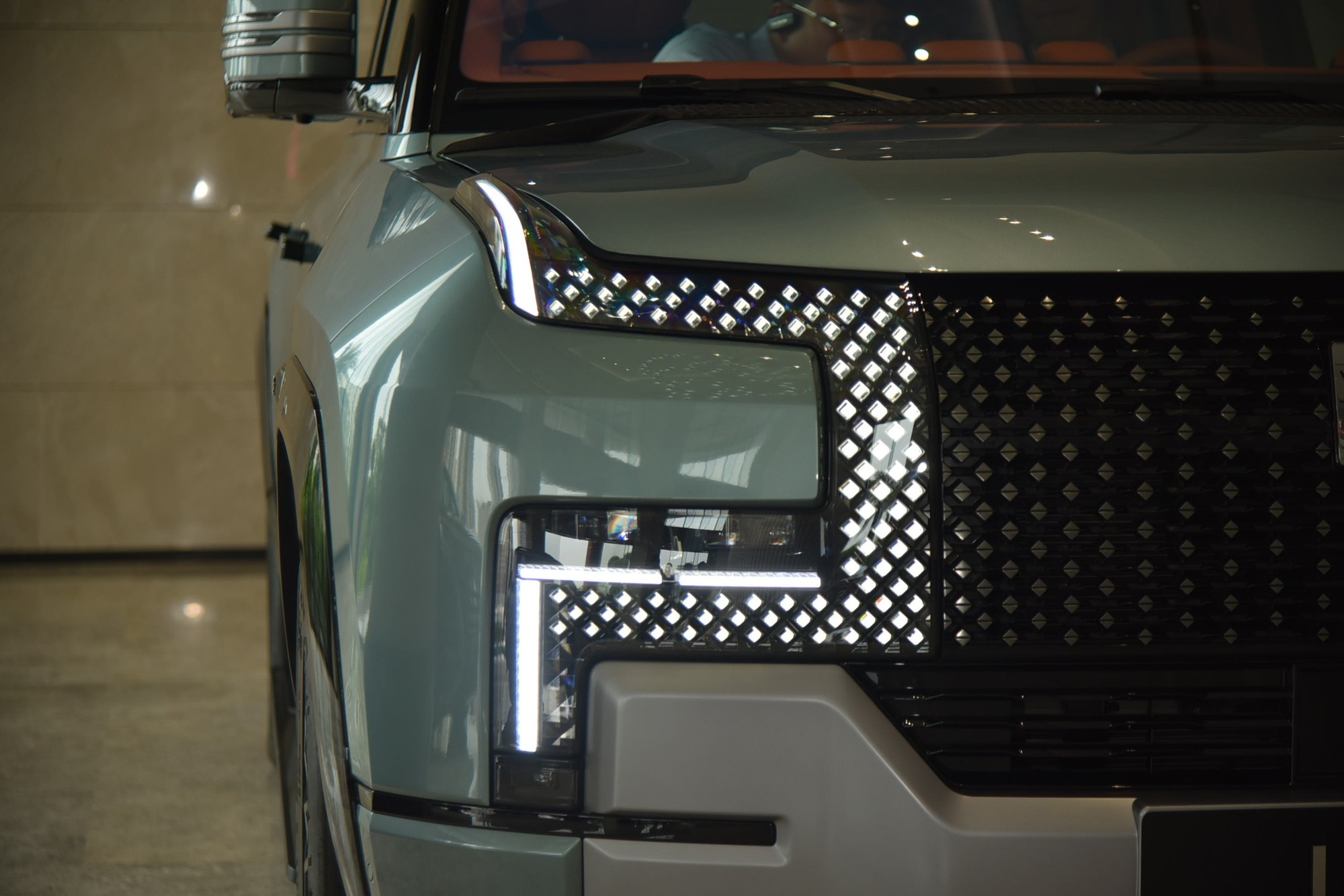 Khám phá ‘siêu SUV giá rẻ’ đấu Defender có thể về Việt Nam: Mạnh gần 1.200 mã lực, lội nước sâu 1m, chạy 1.000km mới phải sạc - Ảnh 11