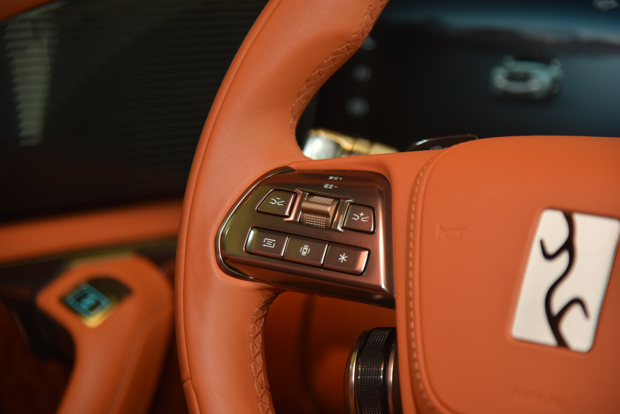 Khám phá ‘siêu SUV giá rẻ’ đấu Defender có thể về Việt Nam: Mạnh gần 1.200 mã lực, lội nước sâu 1m, chạy 1.000km mới phải sạc - Ảnh 19