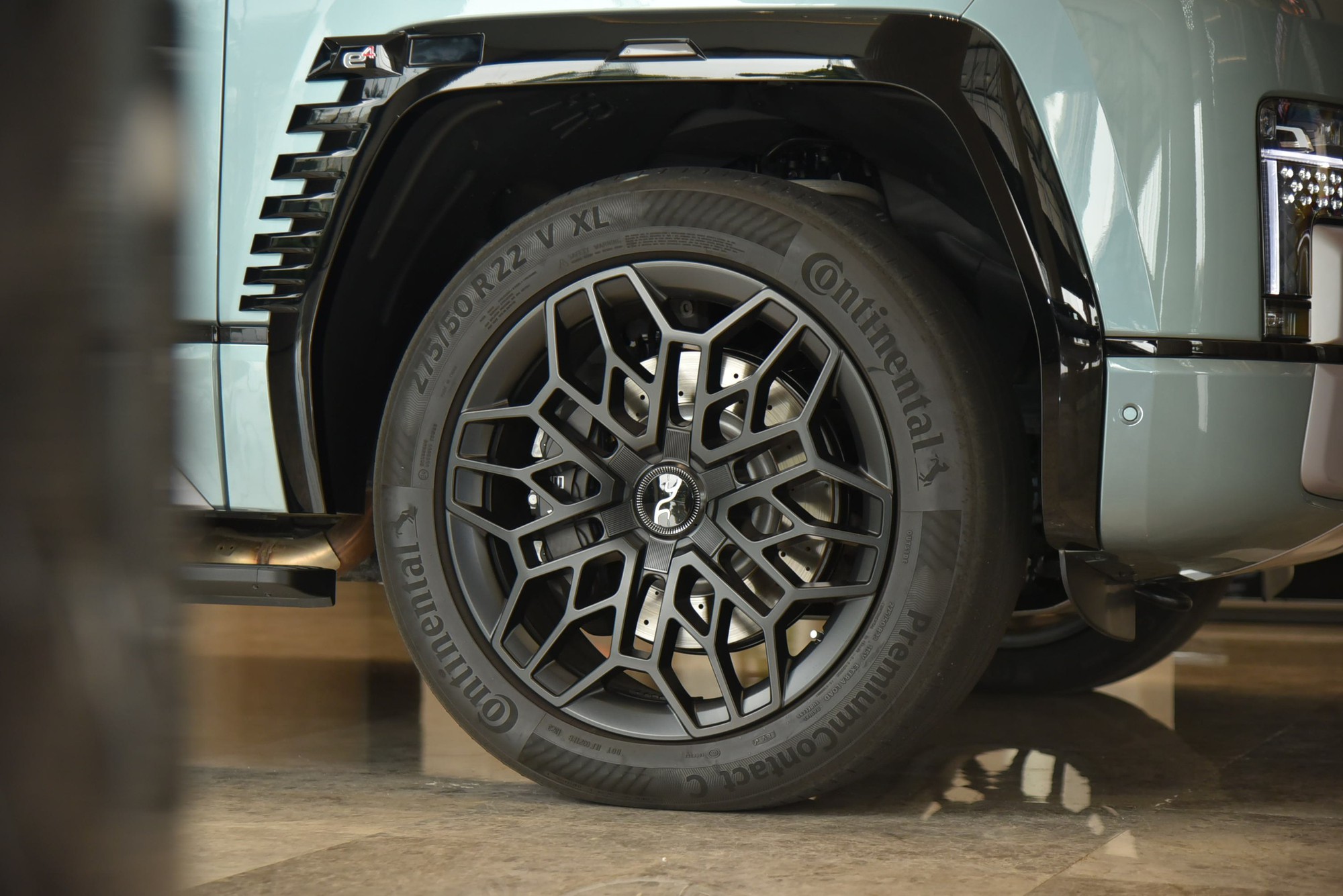 Khám phá ‘siêu SUV giá rẻ’ đấu Defender có thể về Việt Nam: Mạnh gần 1.200 mã lực, lội nước sâu 1m, chạy 1.000km mới phải sạc - Ảnh 13