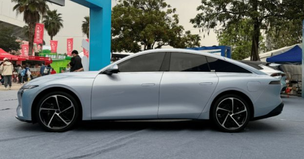 Nóng mắt với Xiaomi SU7, 'trùm xe tải' tại Việt Nam trình làng bom tấn sedan với phạm vi hoạt động 550km, giá khởi điểm hơn 400 triệu đồng - Ảnh 3