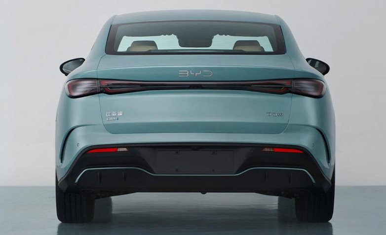 Hãng xe điện Trung Quốc sắp vào Việt Nam hé lộ sedan lai xăng điện siêu khủng: Phạm vi hoạt động 2.000 km, tiêu thụ dưới 3L/100 km - Ảnh 2